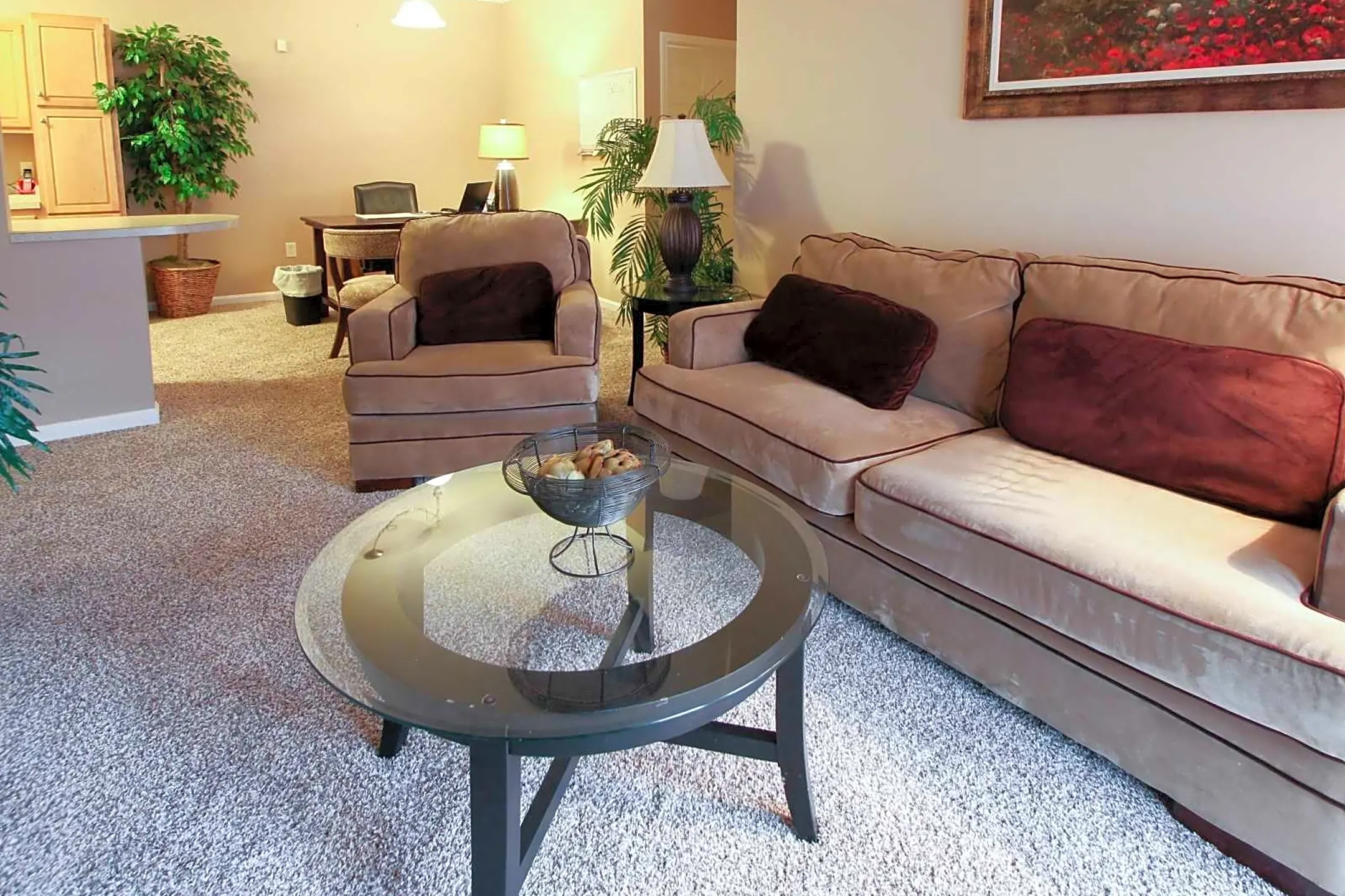 Living Room - Golf Brook Apartments - Elizabethtown, KY