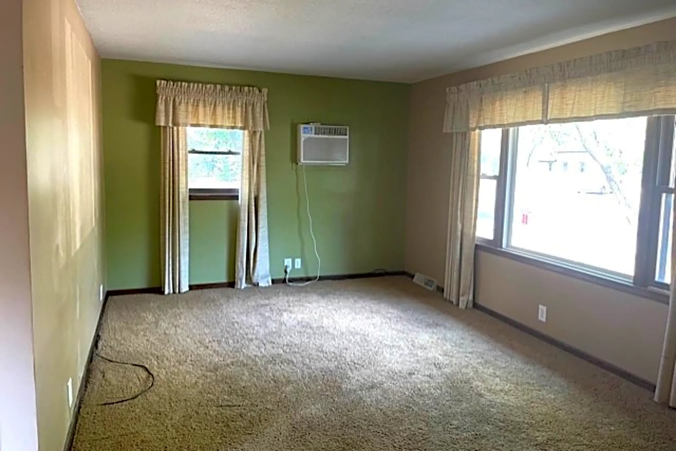 641 4th Ave NE Houses Osseo, MN 55369