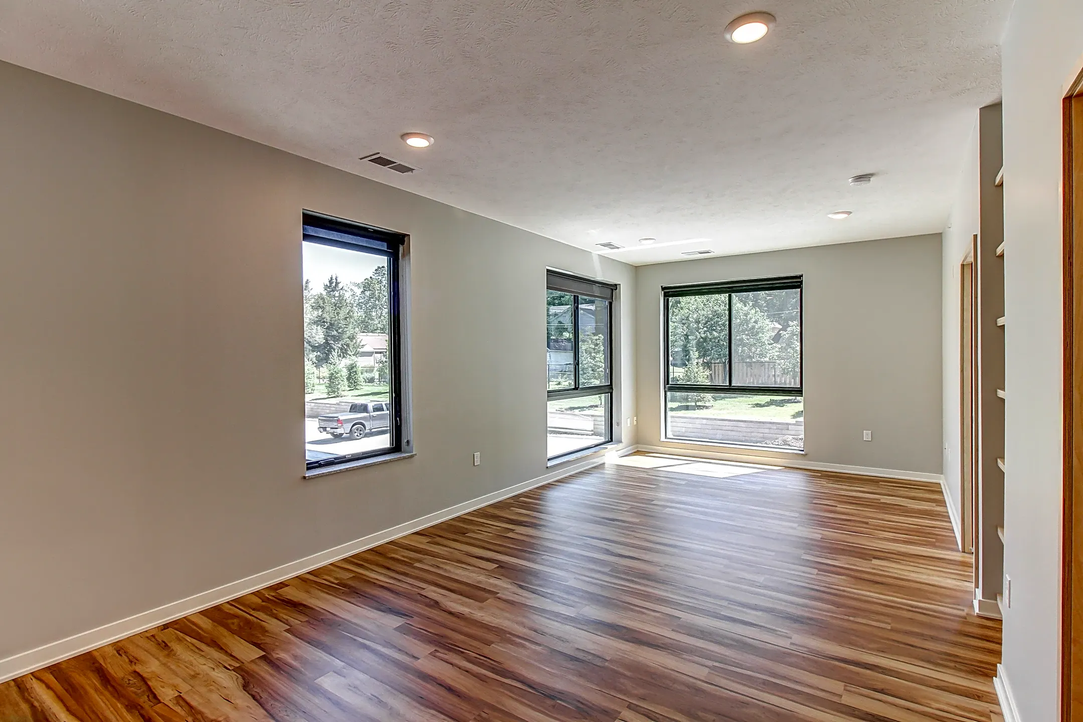 bos Apartments Omaha, NE 68106