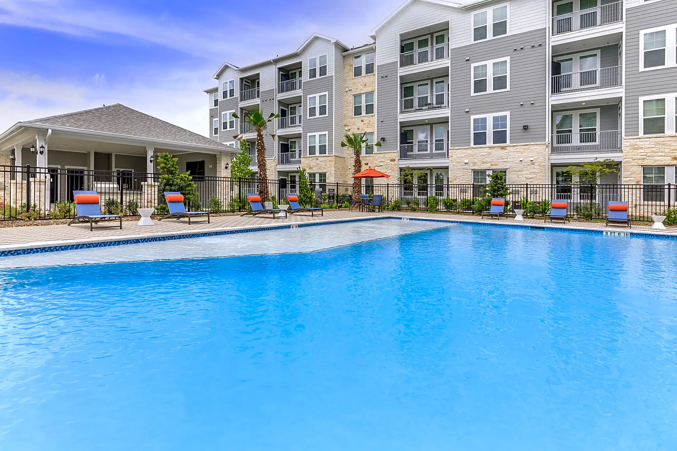 The Retreat At Barbers Hill 10929 Eagle Dr Mont Belvieu, TX