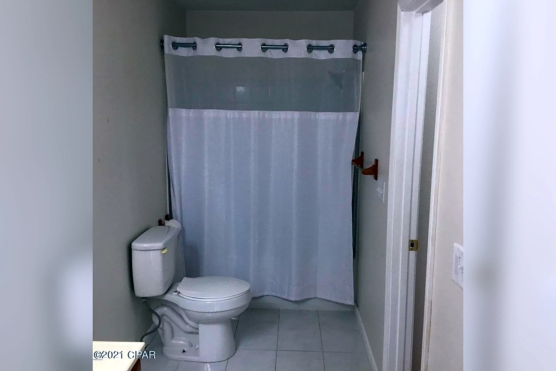 Bathroom - 1025 W 19th St #16C - Panama City, FL