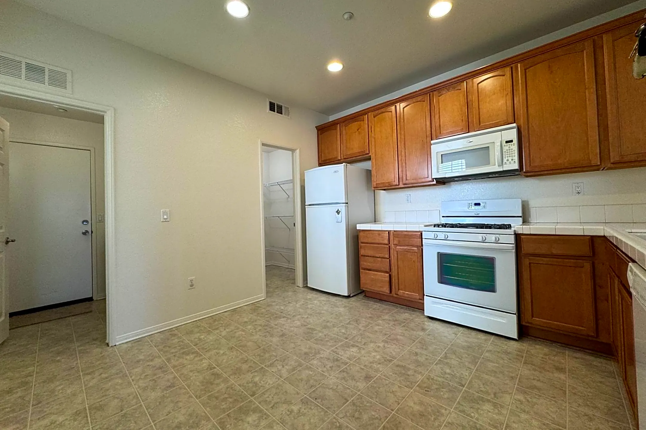 15325 OAK TREE 104 Lake Elsinore, CA Houses for Rent Rent.