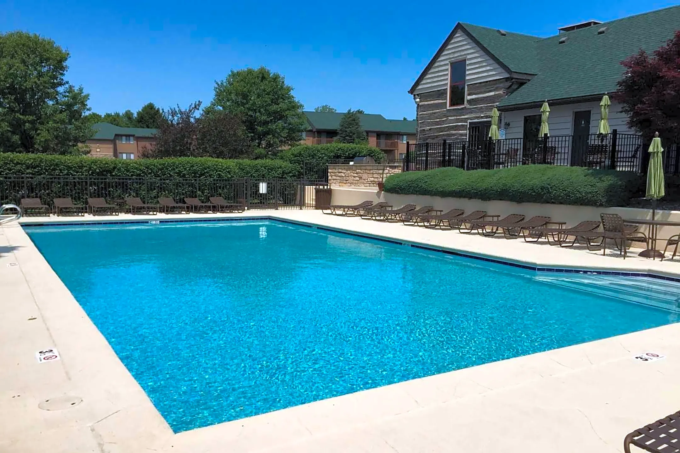Pool - The Lory Of Louisville - Louisville, KY