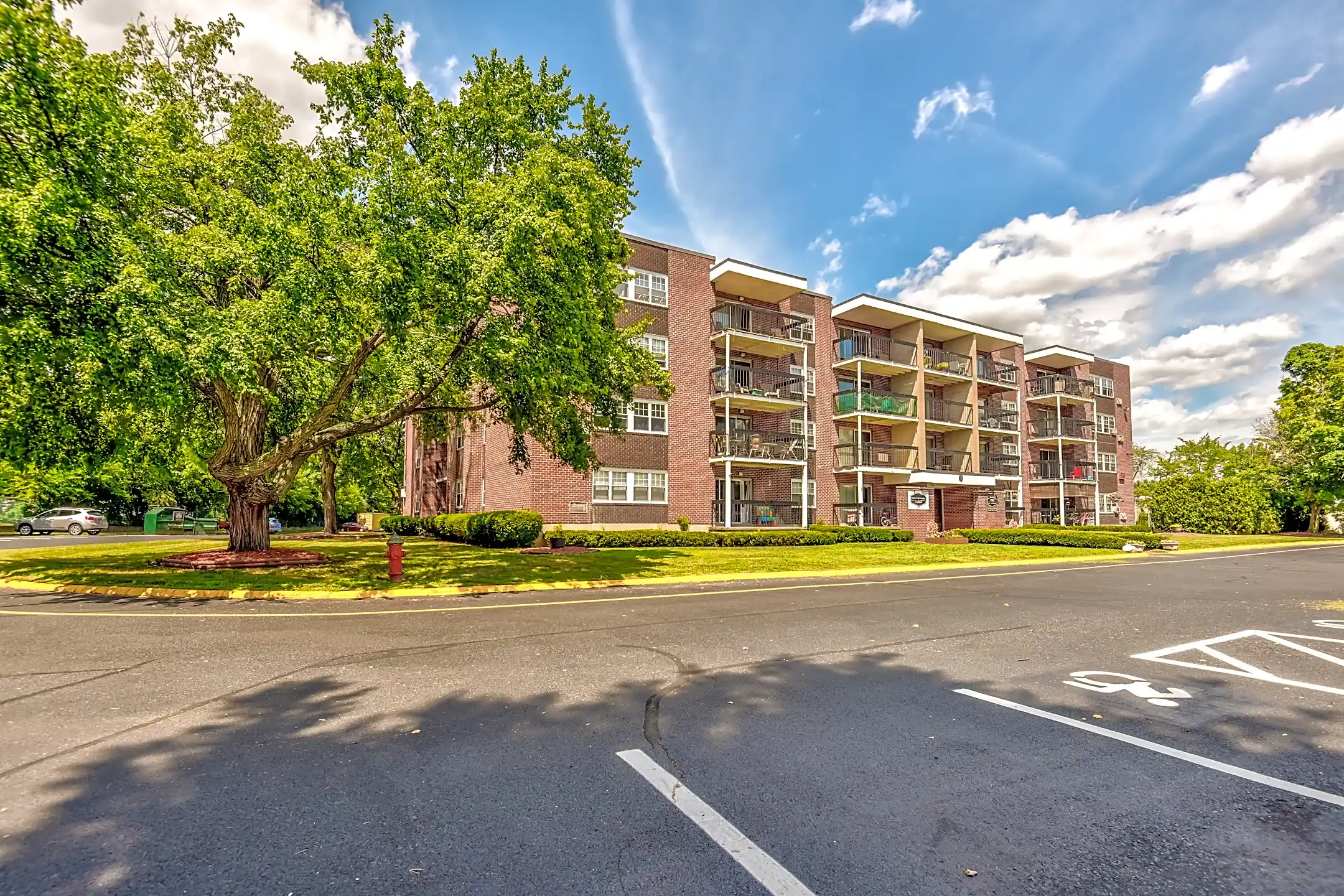 New Cambridge Apartments 1175 Farmington Ave Bristol, CT Apartments