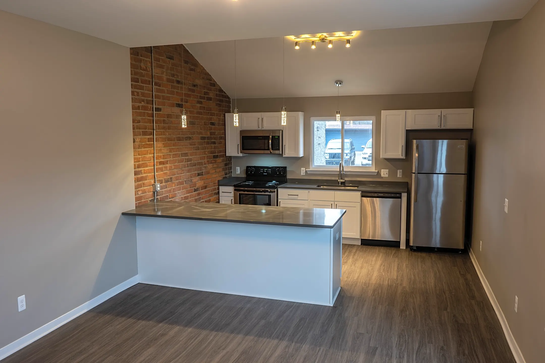 Kitchen - Spice Tree Apartments - Ann Arbor, MI