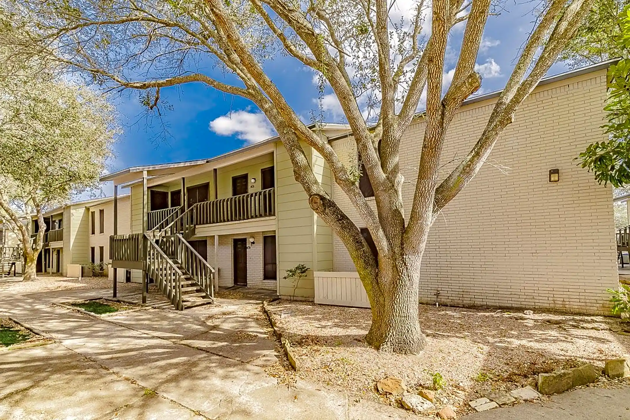 Palm Village Apartments 1901 Palm Village Boulevard Bay City, TX