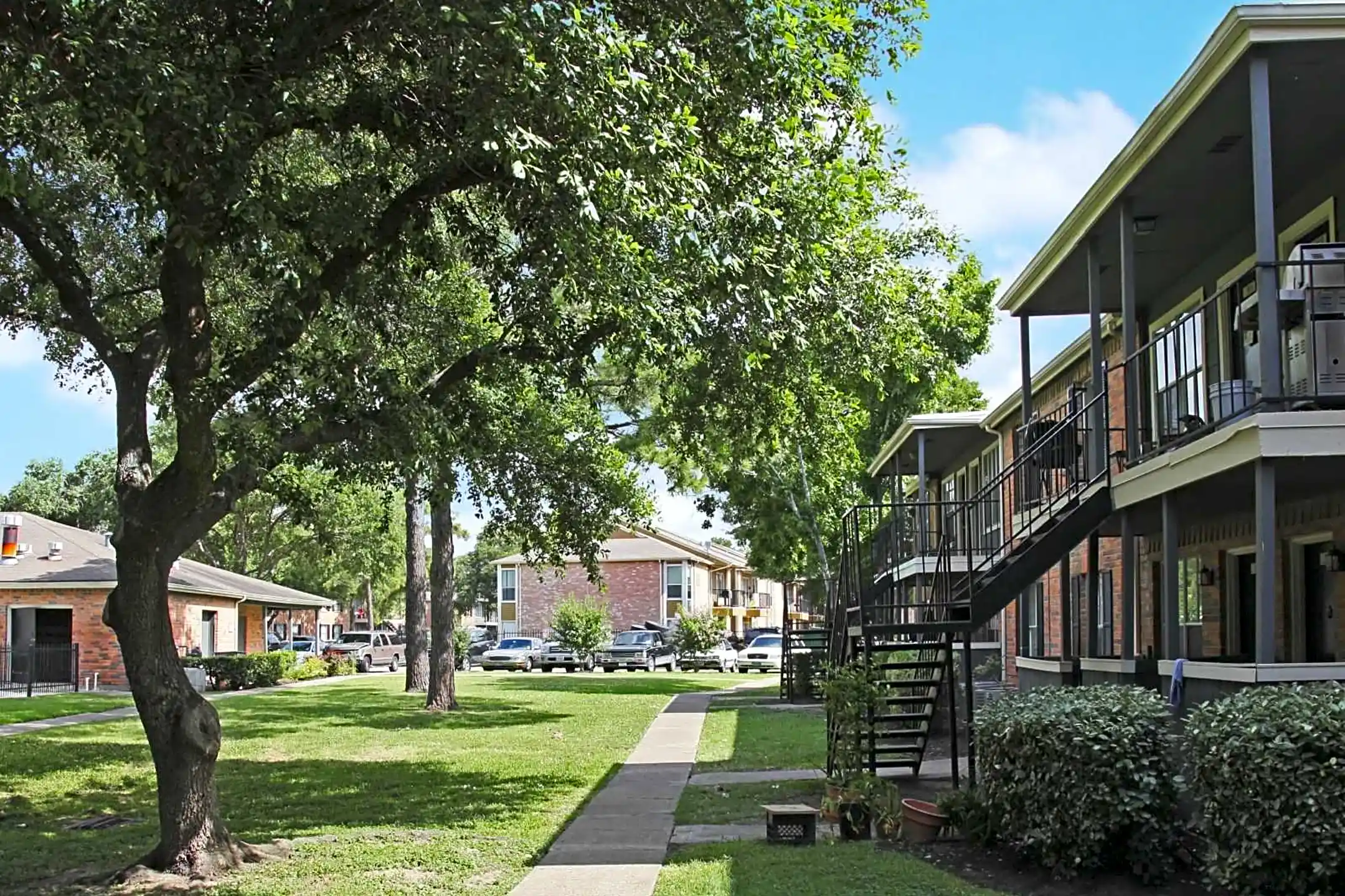 Sunset Crossing - 10630 Beechnut St | Houston, TX Apartments for Rent