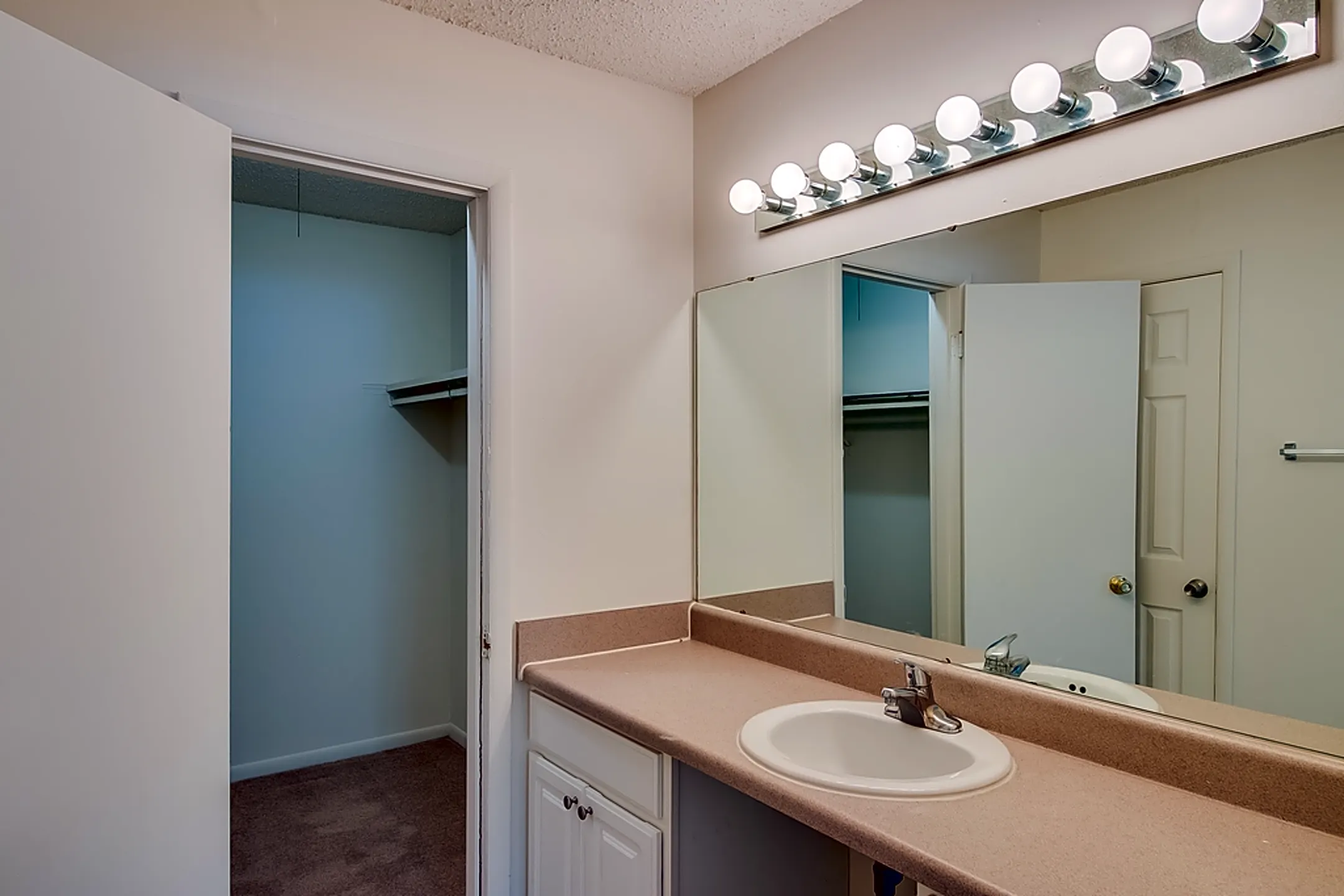 Hull Apartments East Lansing, MI 48823