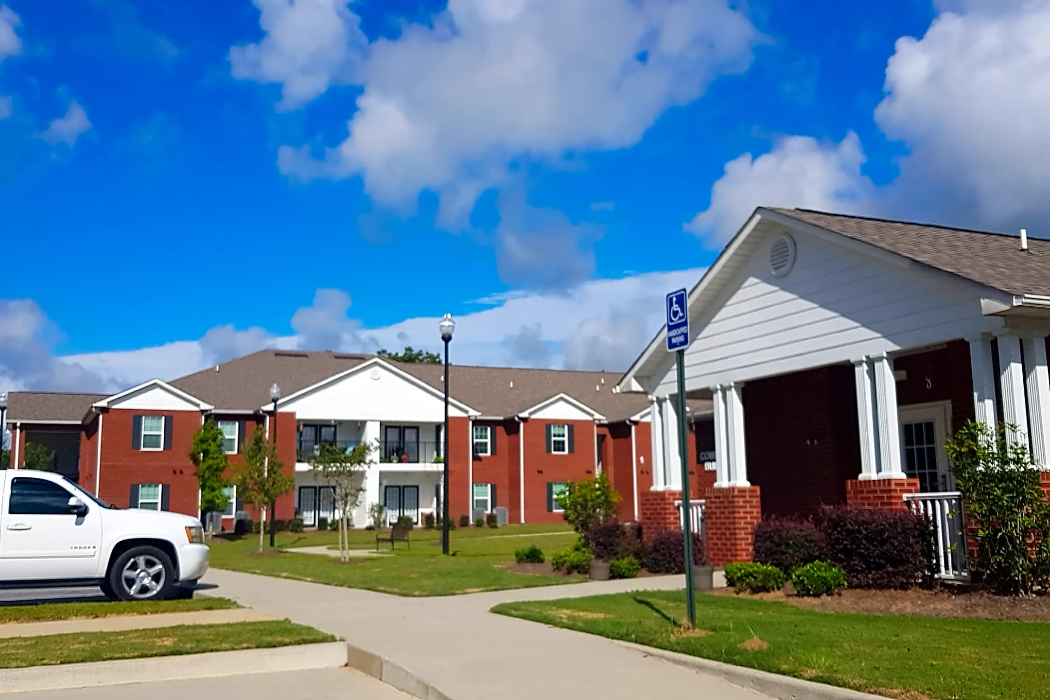 Hummingbird Landing Apartments for the Elderly (201429) Moore Rd