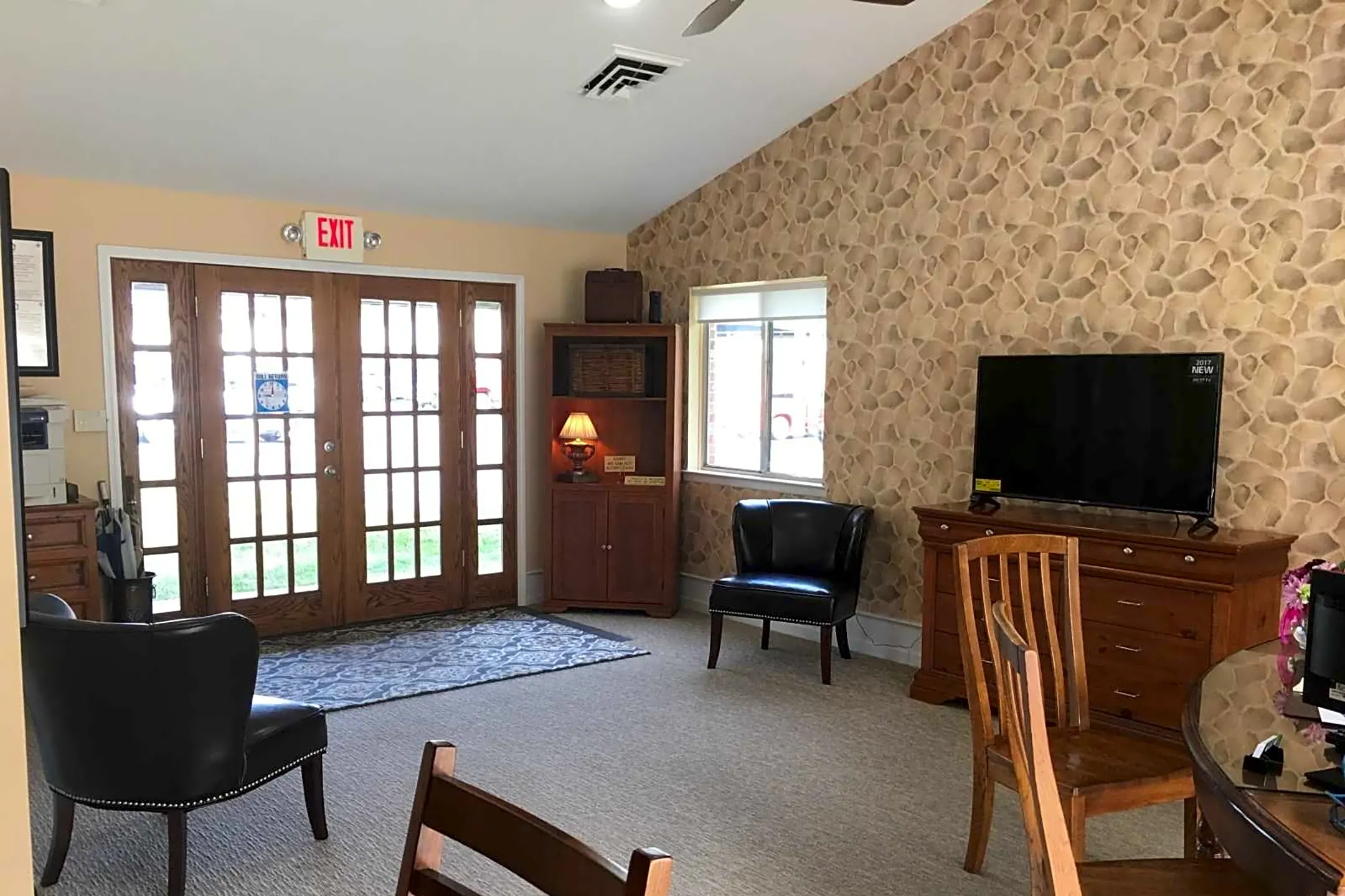 Living Room - Cherokee Hills Apartments - Waterford, MI
