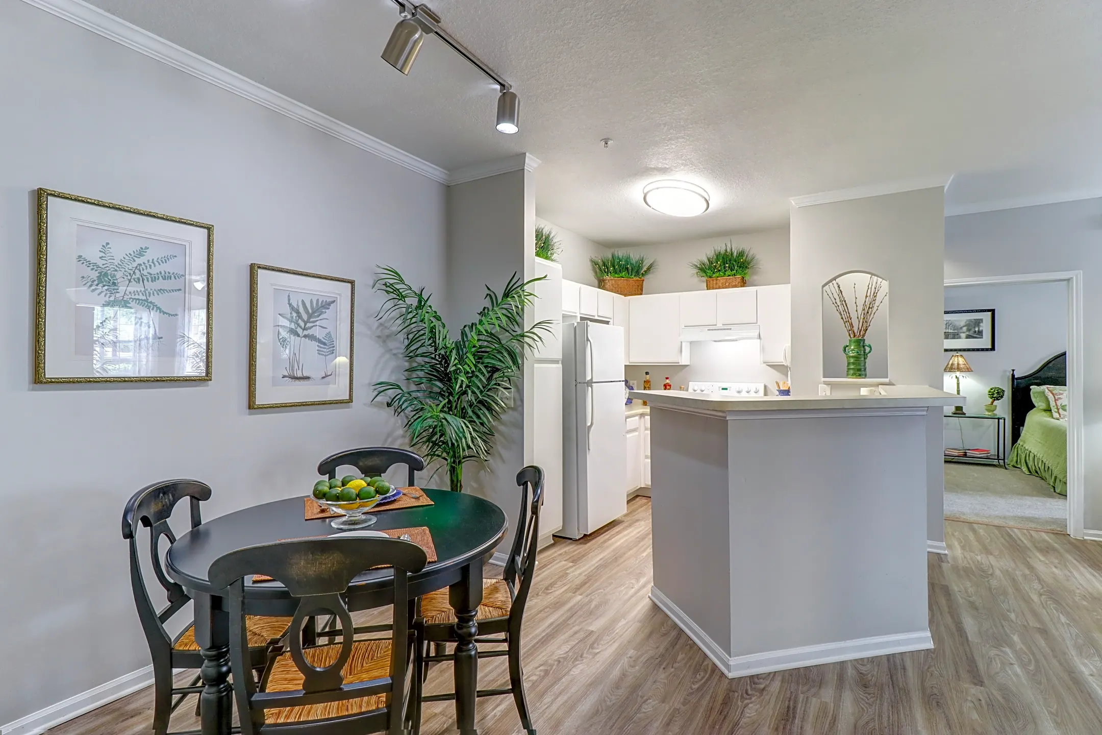 Colonnade at Regency 989 Monument Rd Jacksonville, FL Apartments