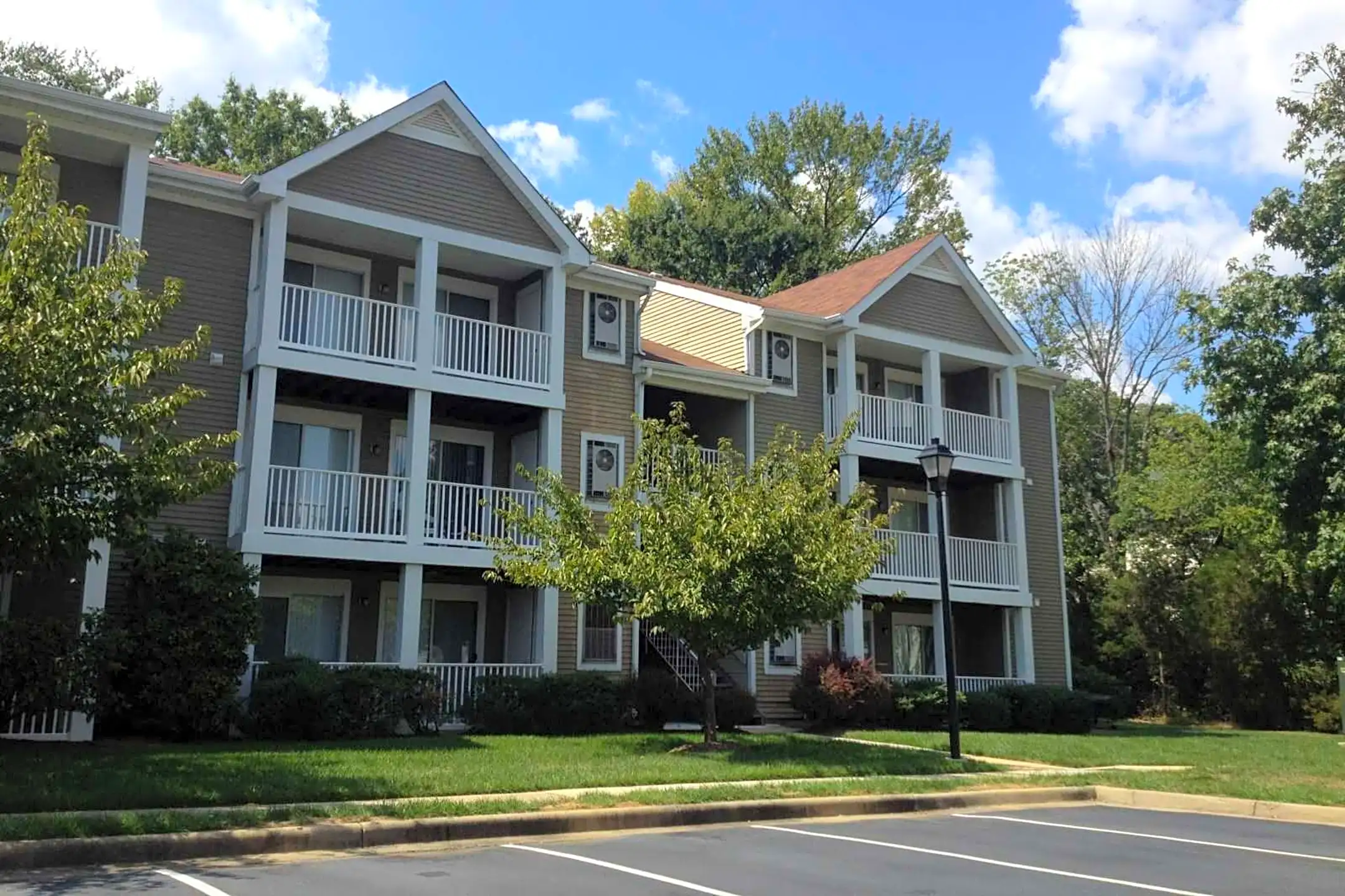 Oaks of Woodlawn - 8799 Old Colony Way | Alexandria, VA Apartments for ...