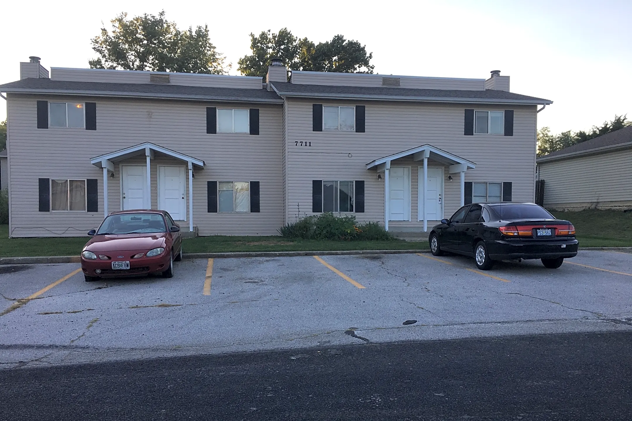 country-house-apartments-7707-n-sharidan-blvd-columbia-mo-for-rent