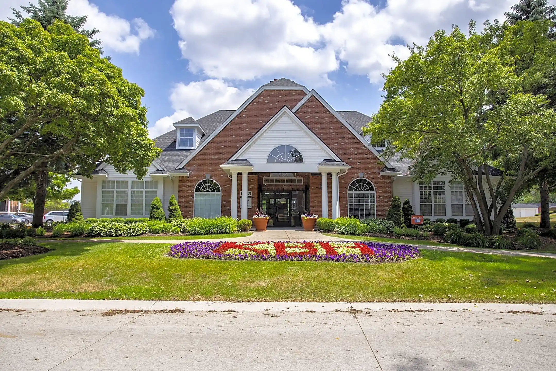 The Kensington At Beverly Hills 18335 W 13 Mile Rd Southfield, MI Apartments for Rent Rent.