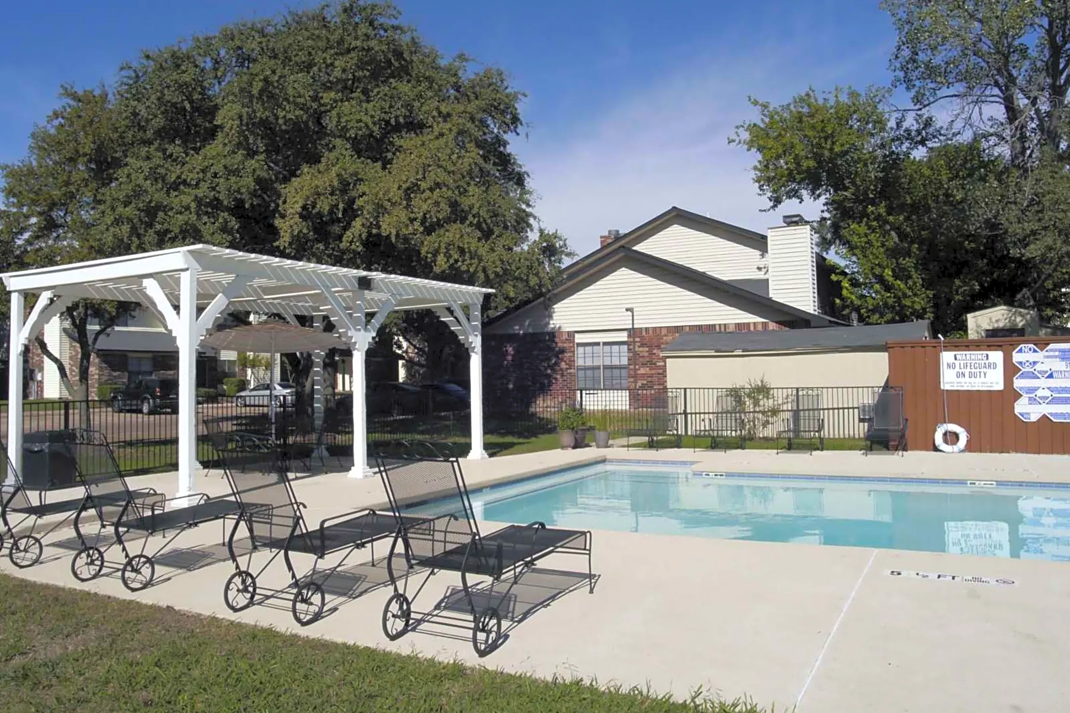 windsor-place-townhomes-3535-14th-st-plano-tx-apartments-for-rent