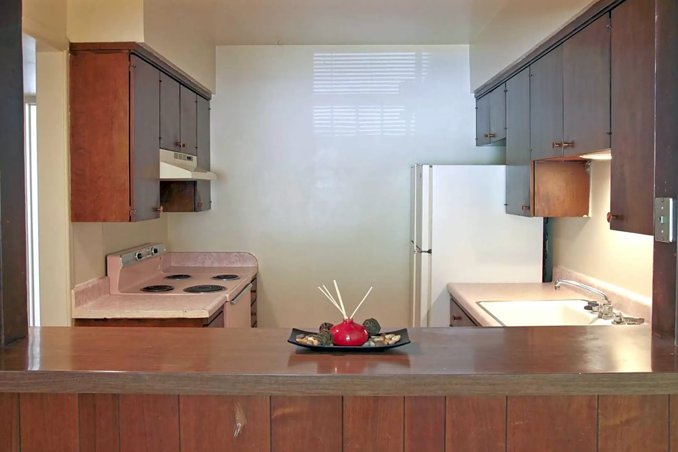 Kitchen - Mesilla Manor Apartments - Las Cruces, NM