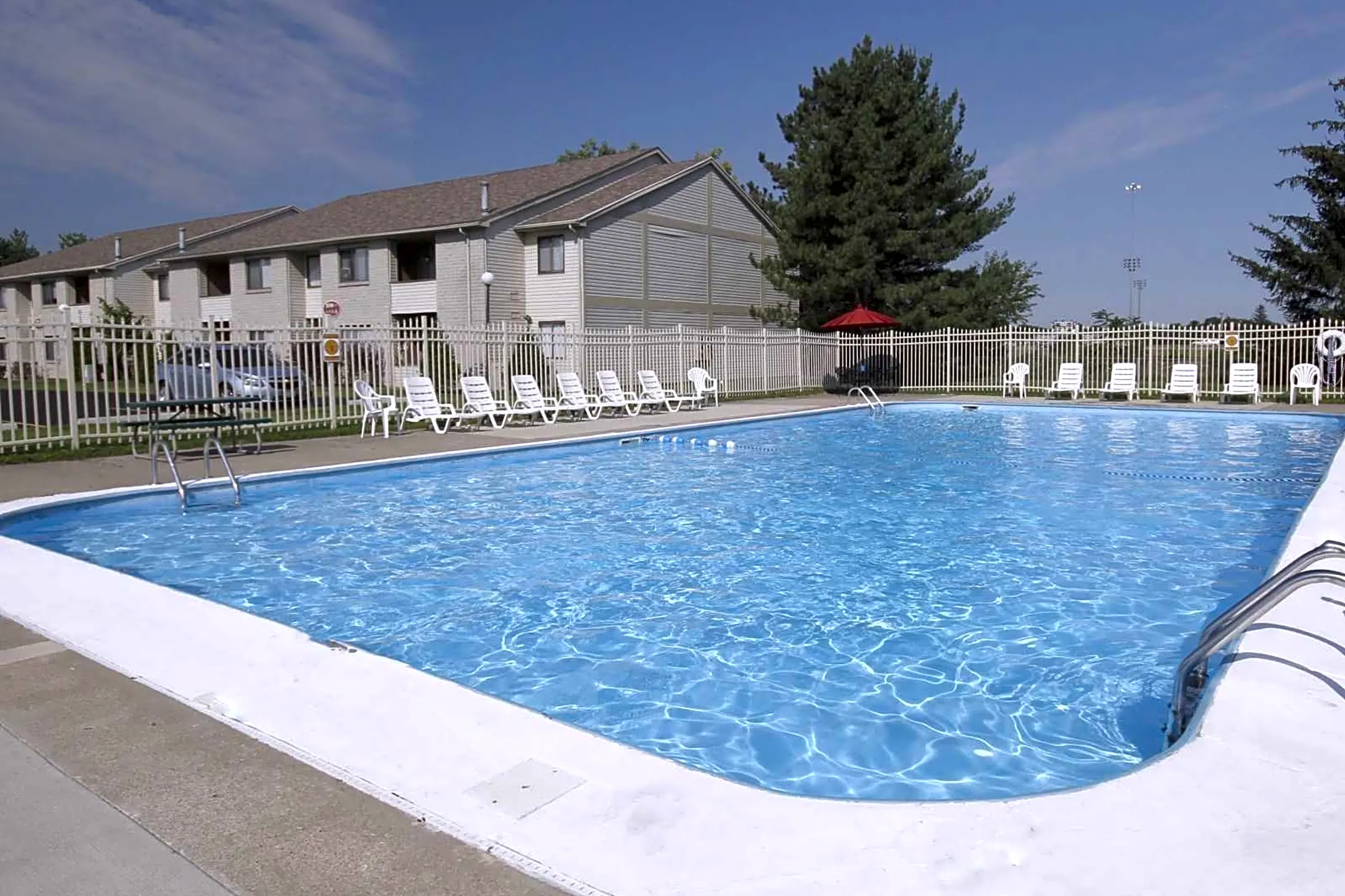 Pool - Perry Lake Village - Perrysburg, OH