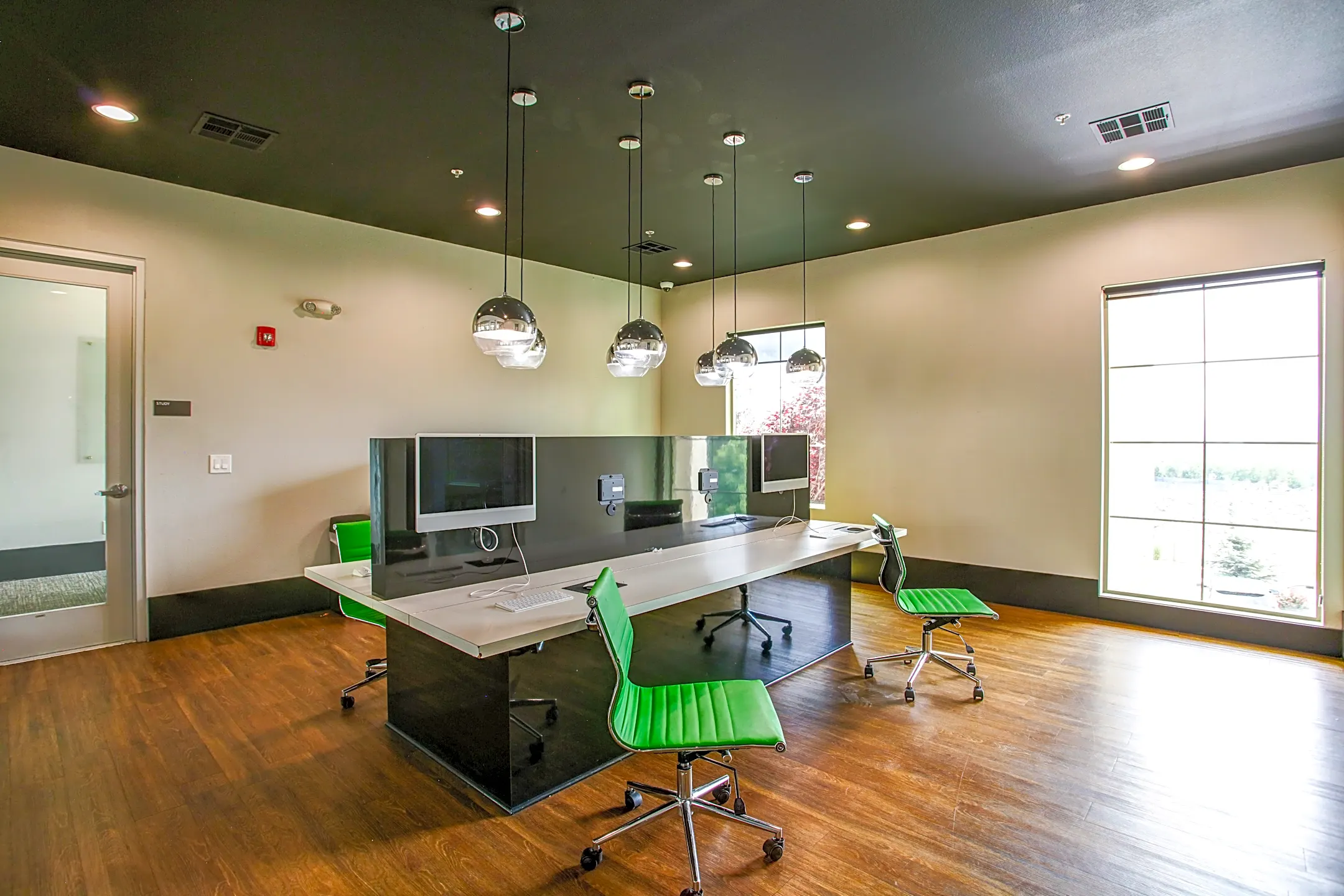 Dining Room - Green Leaf Republic Student Living - Reno, NV