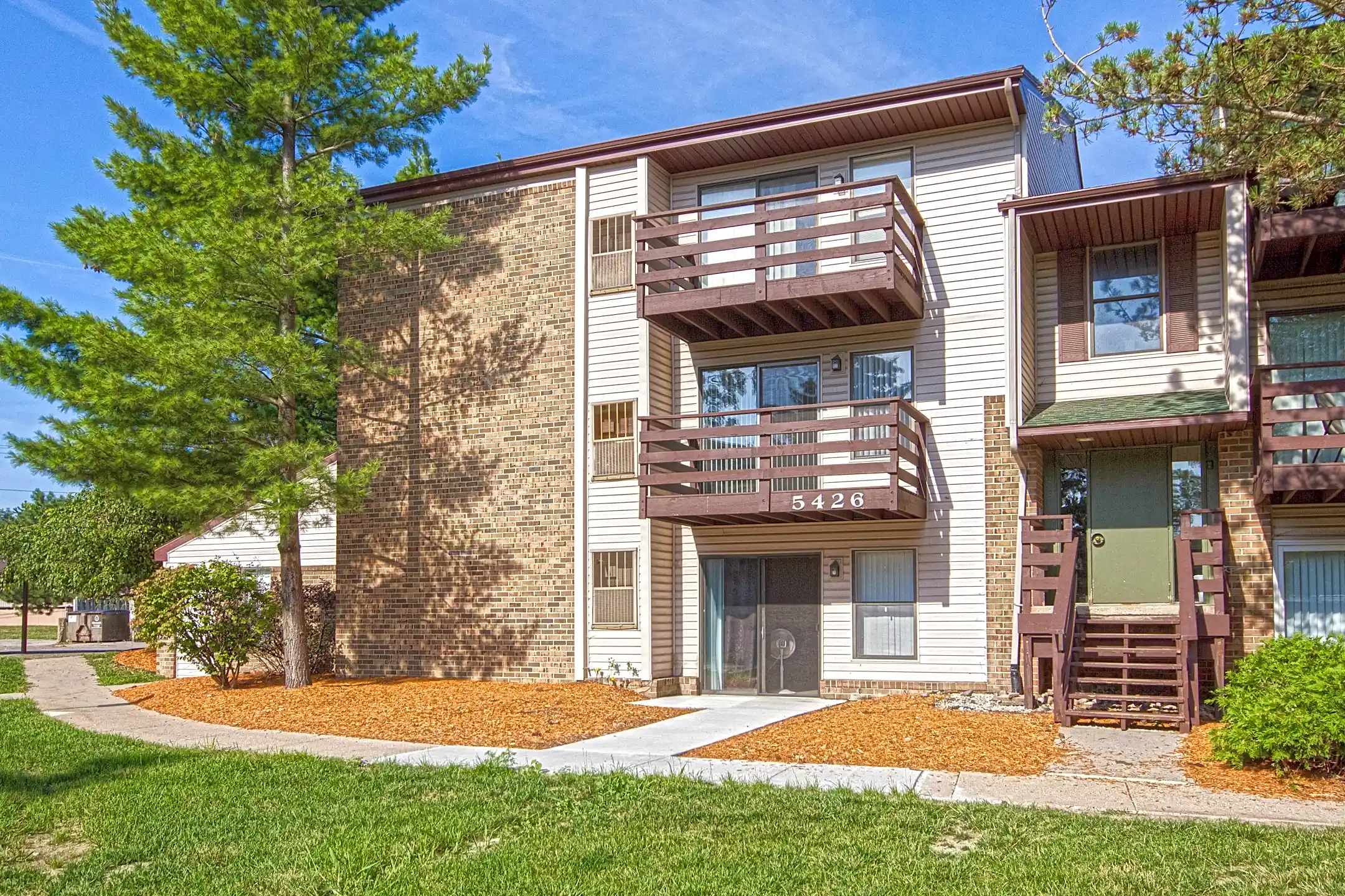 Delta Square Apartments 5426 W Michigan Ave Lansing, MI for Rent