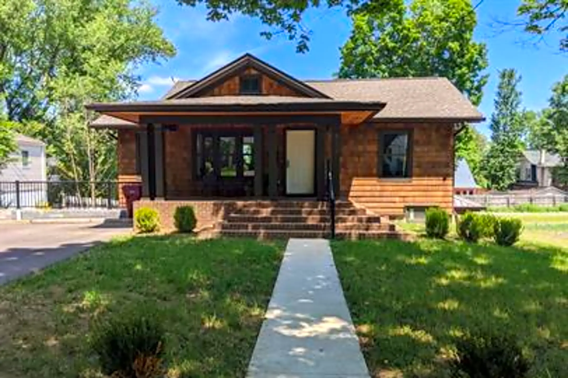 Building - 822 W Locust St - Johnson City, TN