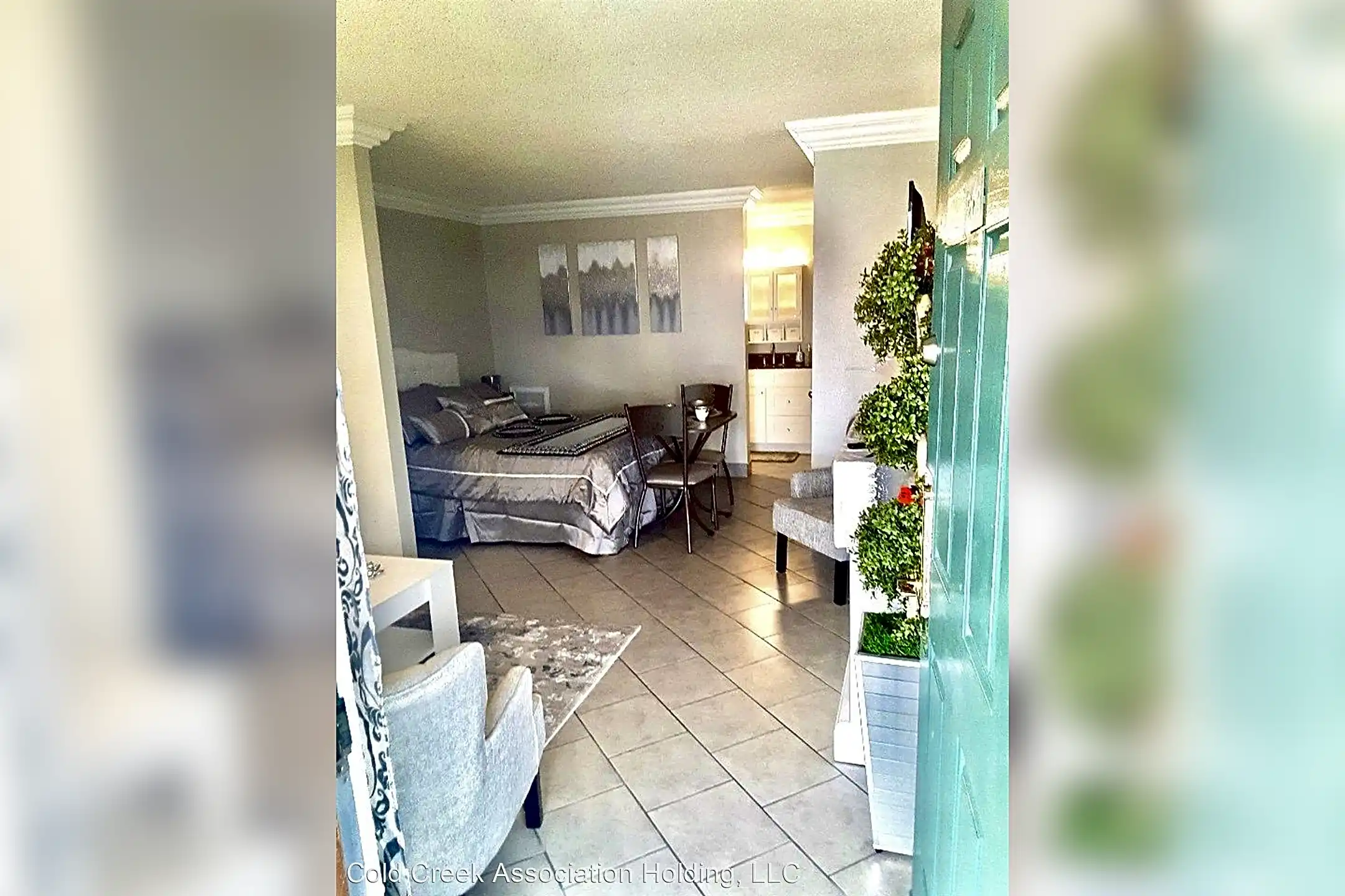 Great One Bedroom Efficiency on the Parkway in the Heart of Pigeon