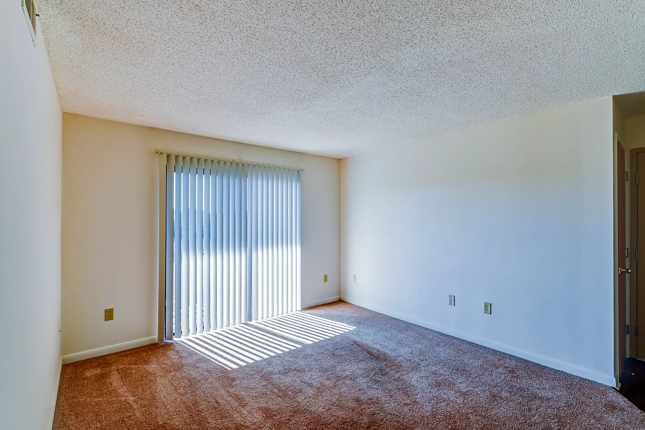 Living Room - Mallard Landing - Marion, OH