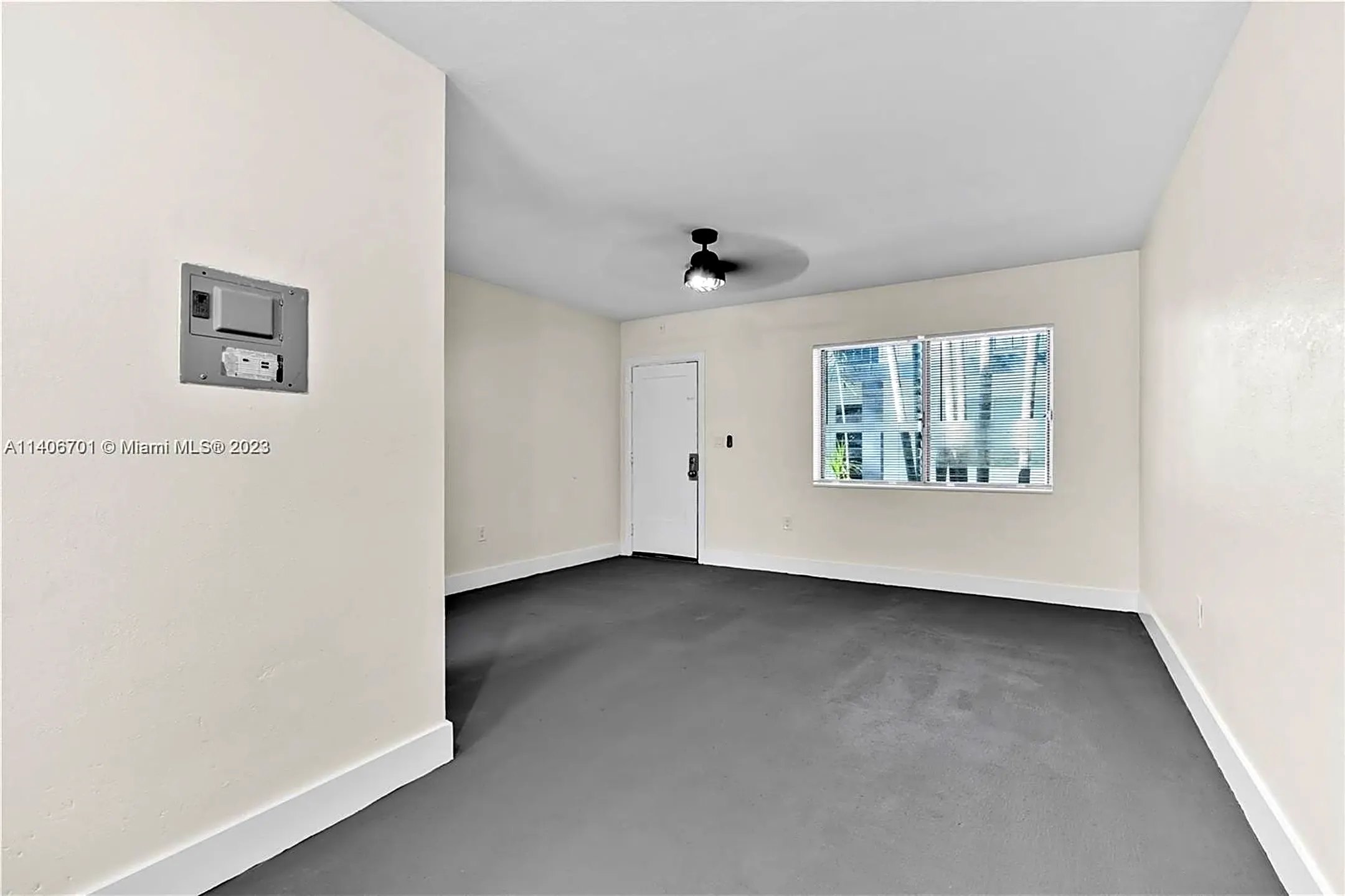 Living Room - 500 NE 78th St #10 - Miami, FL