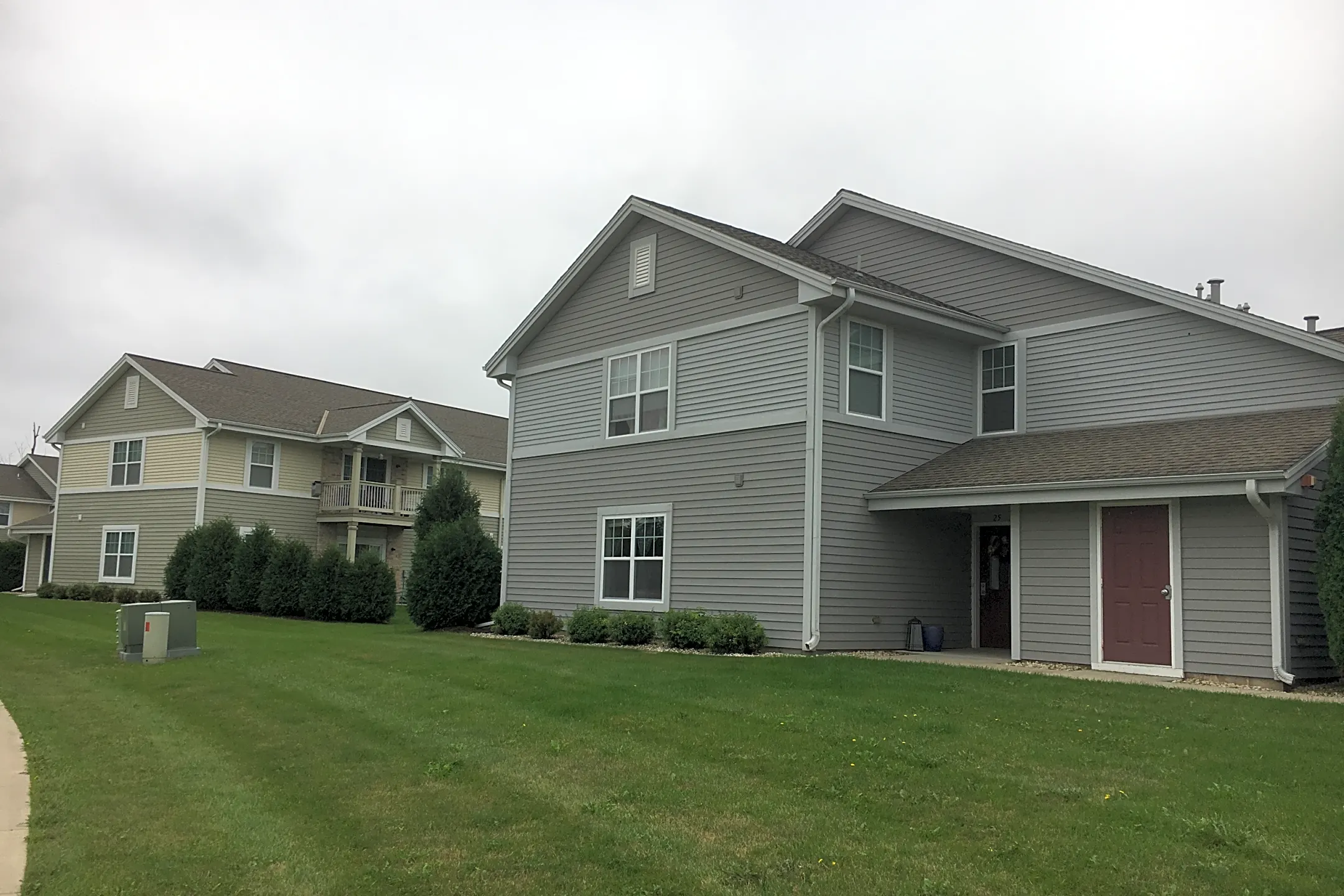 Powder Hill Terrace - 2979 S Gate Dr | Hartford, WI Apartments for Rent ...