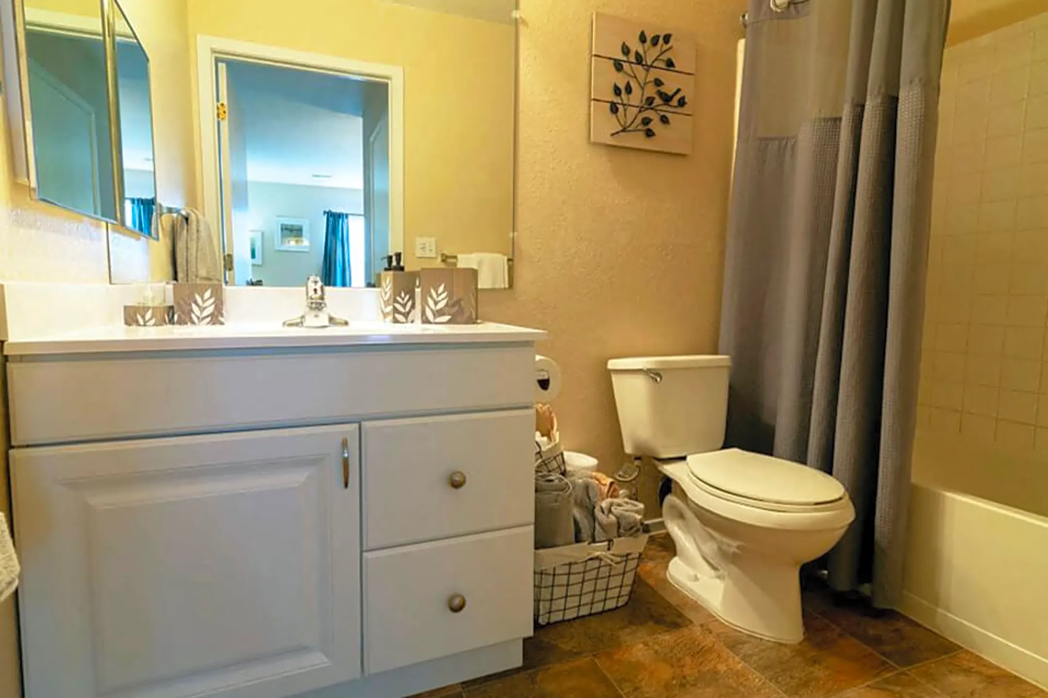 Bathroom - Waterford Pines - Waterford, MI