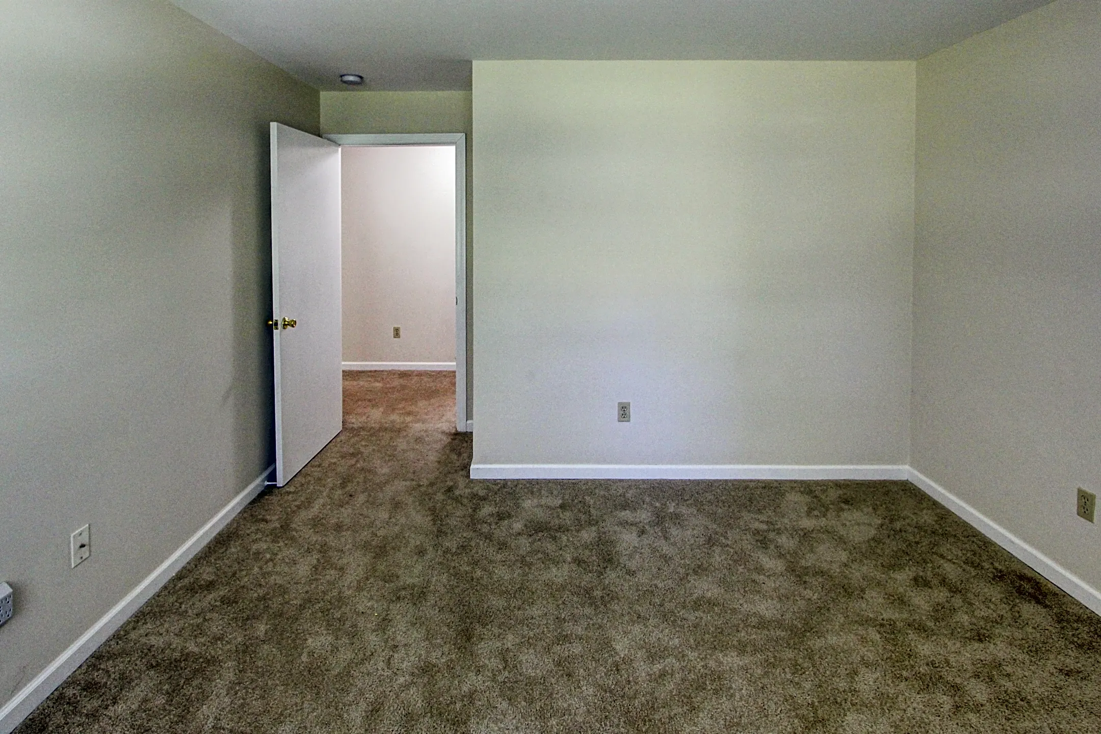 Bedroom - Marshfield Apartments - North Branford, CT