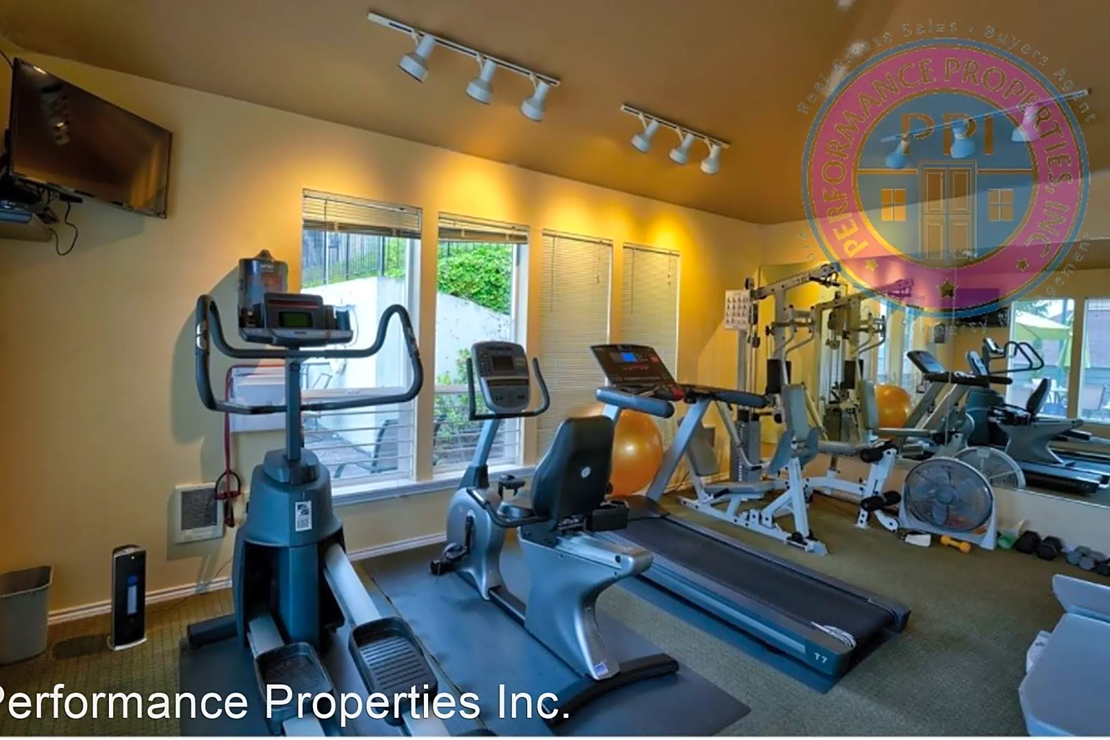 Fitness Weight Room - 20910 Fawn Ct - West Linn, OR