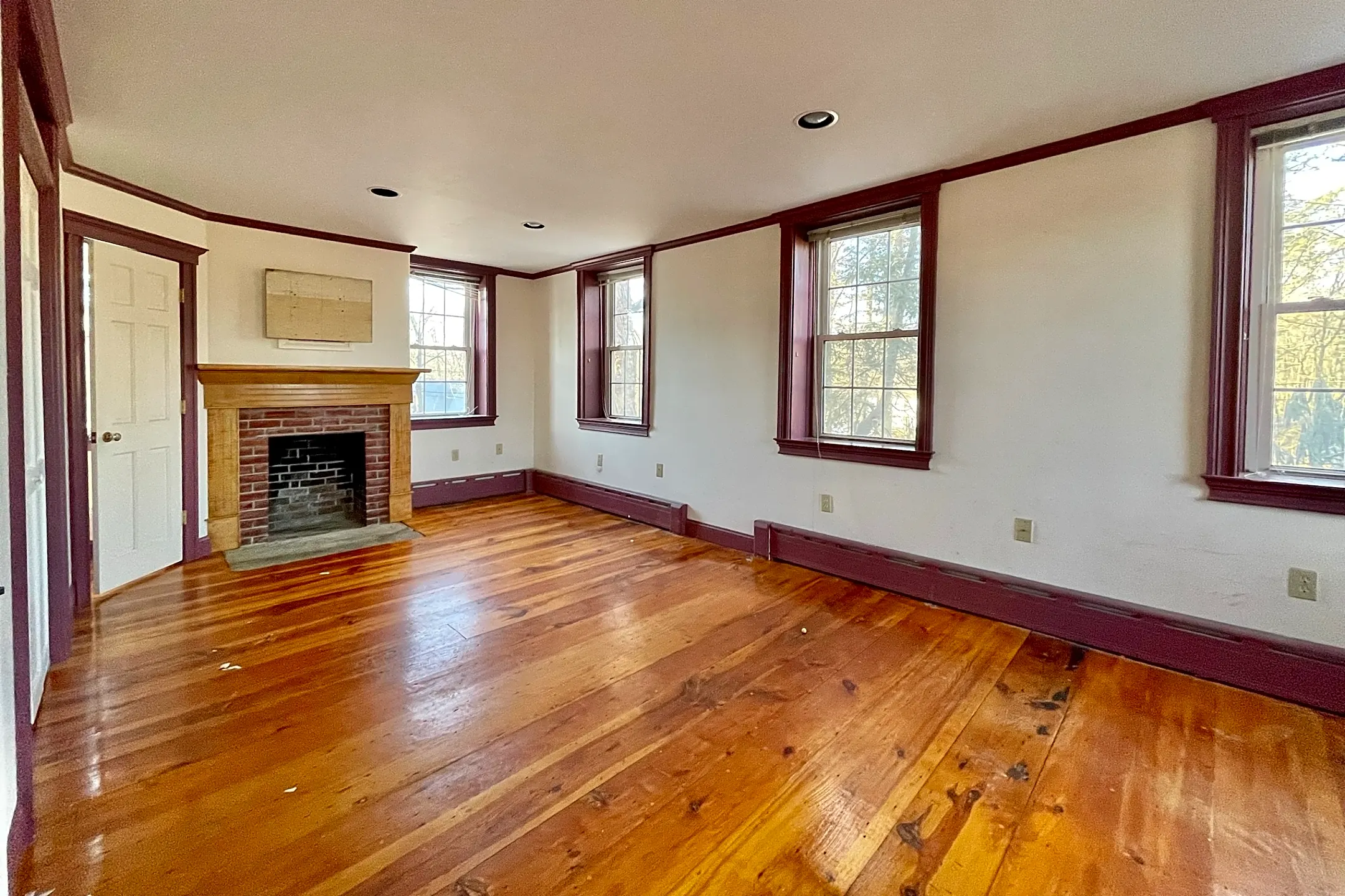 Living Room - 4 Lawrence Plain Rd - Hadley, MA