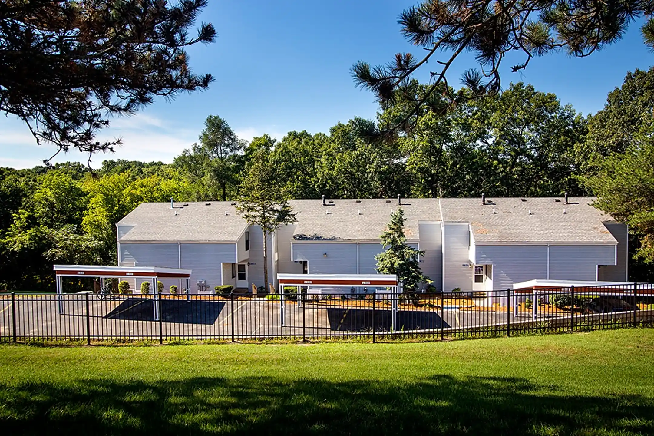 The Valley Townhomes Grand Rapids, MI 49525