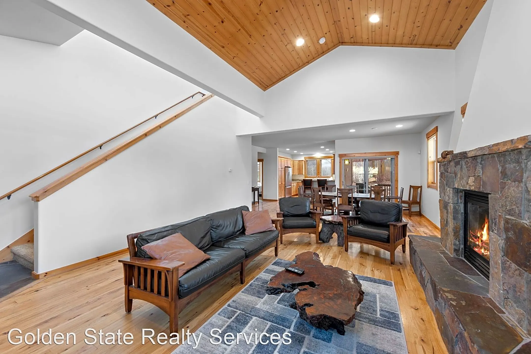 Living Room - 10583 Sara Bear Ln - Truckee, CA