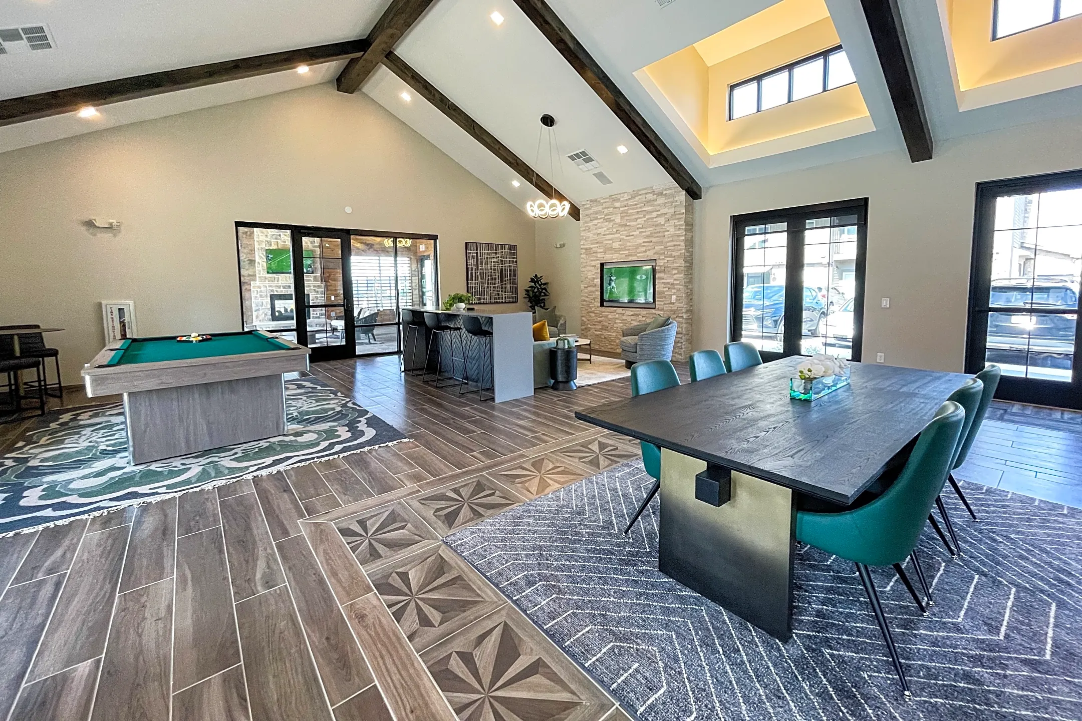 Living Room - Apex Apartments - Colorado Springs, CO