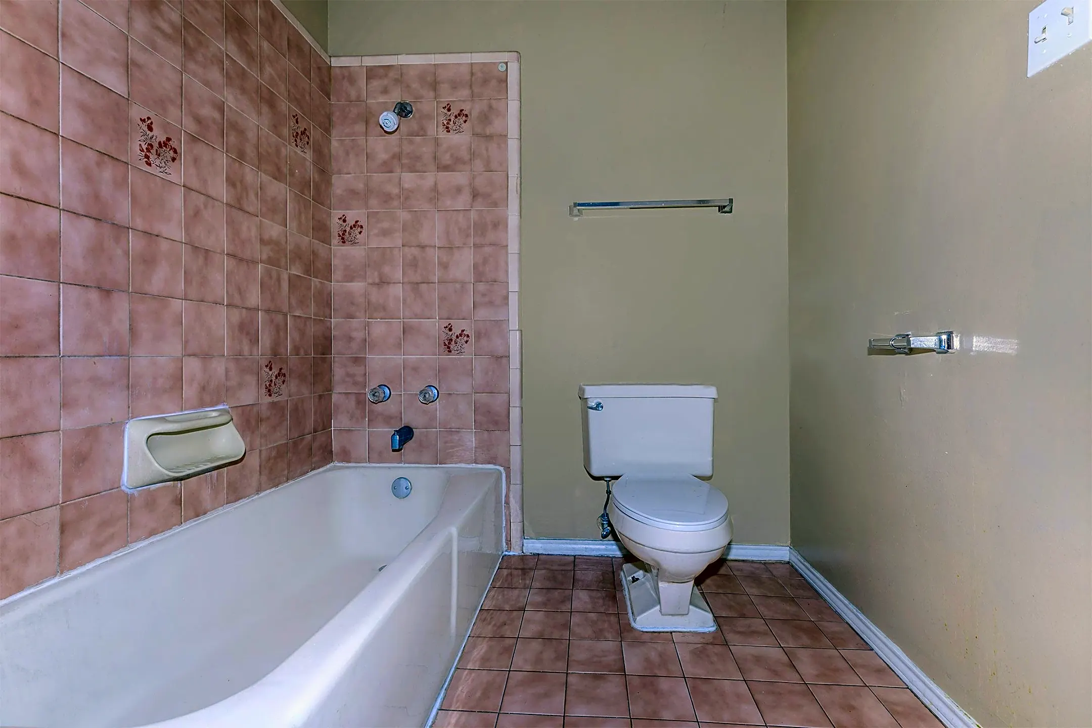 Bathroom - Vintage Square - McAllen, TX