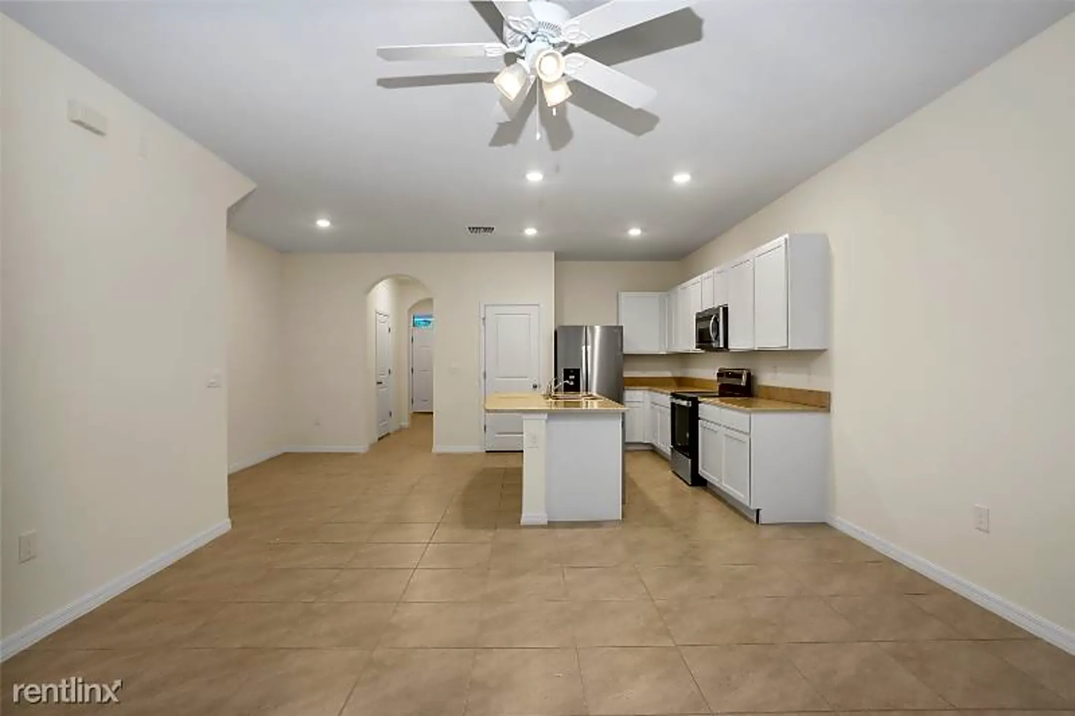 Kitchen - 32859 Pez Landing Ln - Wesley Chapel, FL