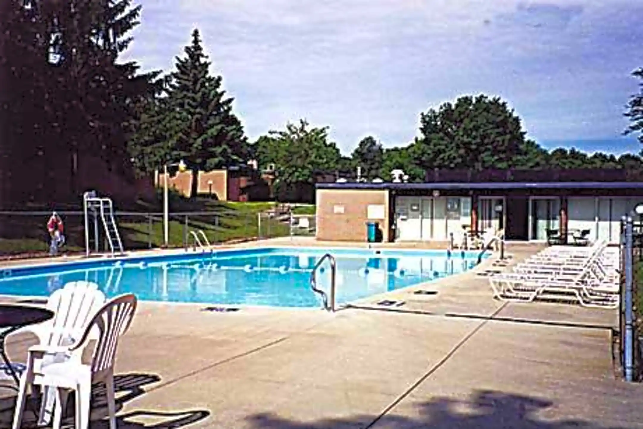 Grand Woodlands 14 Whitehall Dr Tallmadge, OH Apartments for Rent