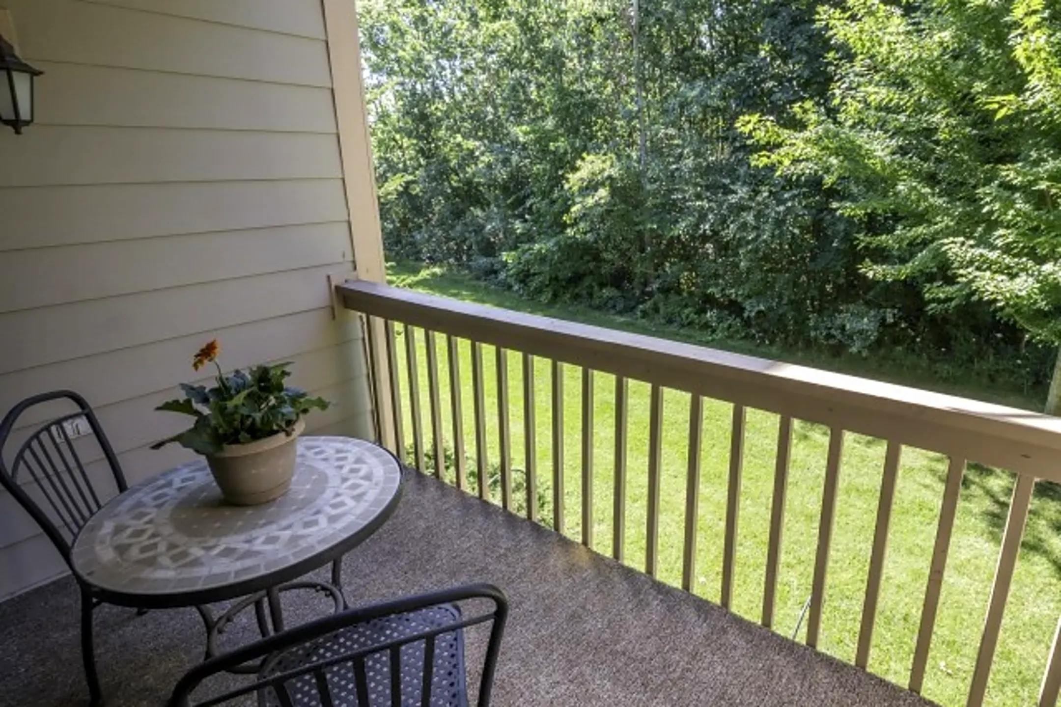 Saddle Brook Apartments N24 W24242 Saddle Brook Dr Pewaukee, WI