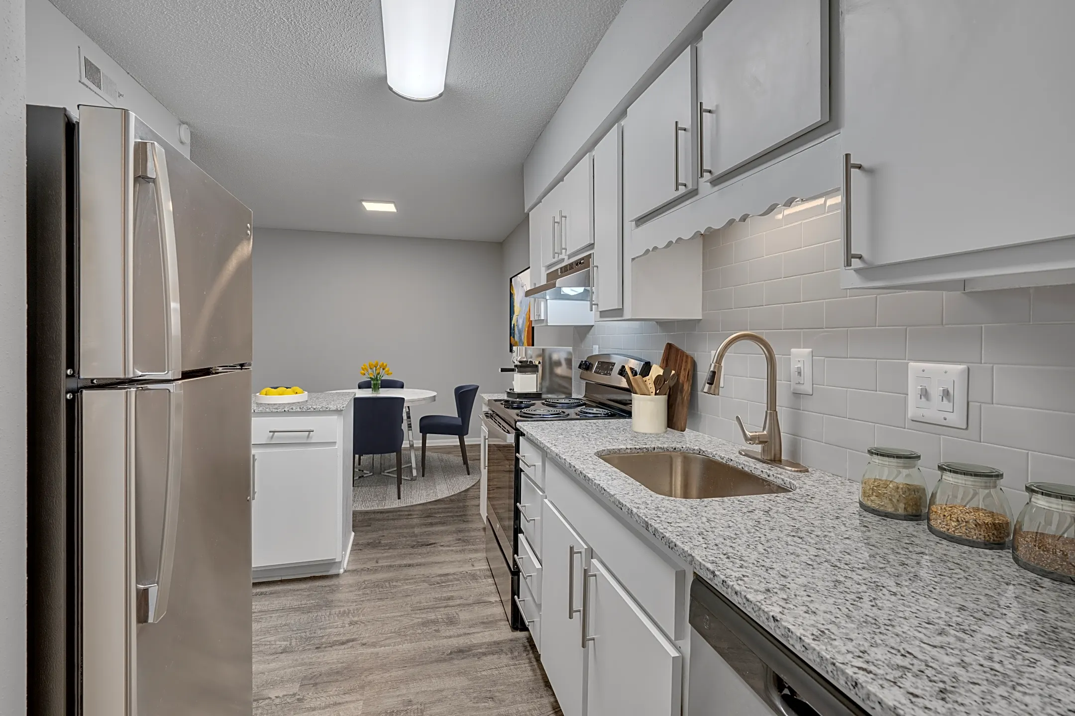 Kitchen - The Pointe Apartments - Burlington, NC