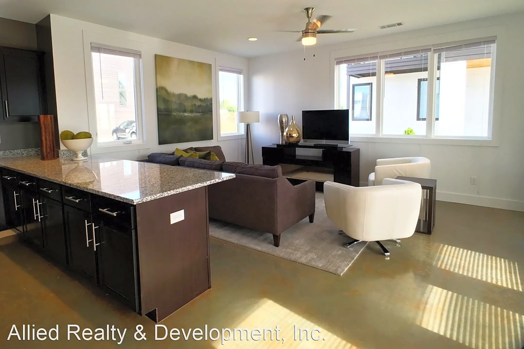 Living Room - 500 30th Avenue E - Tuscaloosa, AL