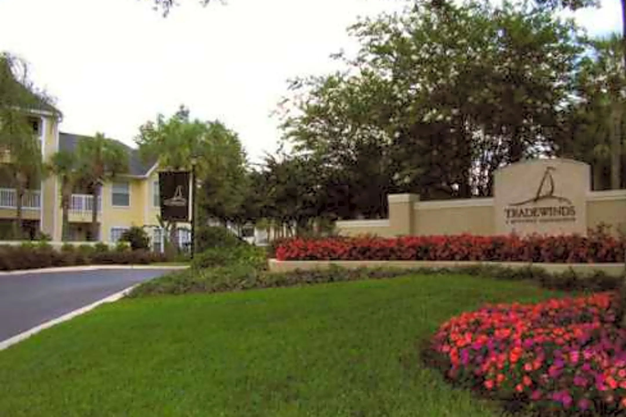 Tradewinds Apartments Metrowest