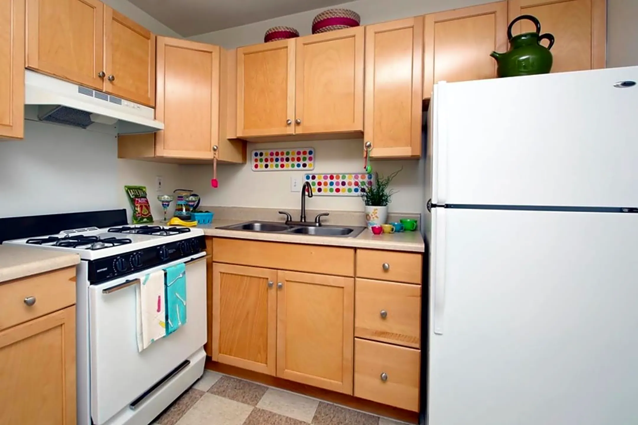 Kitchen - Serenity Park Apartments - Indianapolis, IN