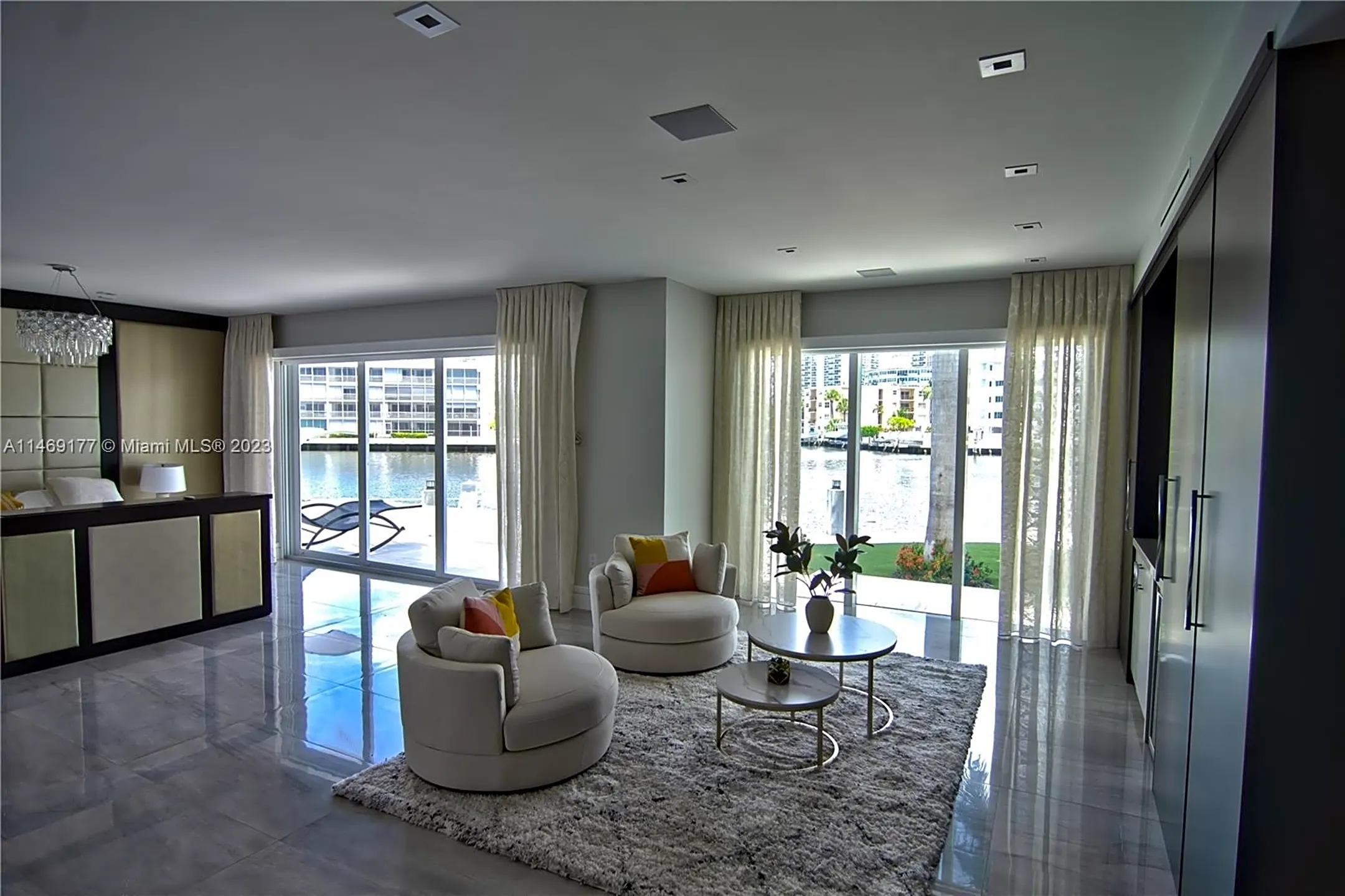 Living Room - 2890 NE 28th St - Fort Lauderdale, FL