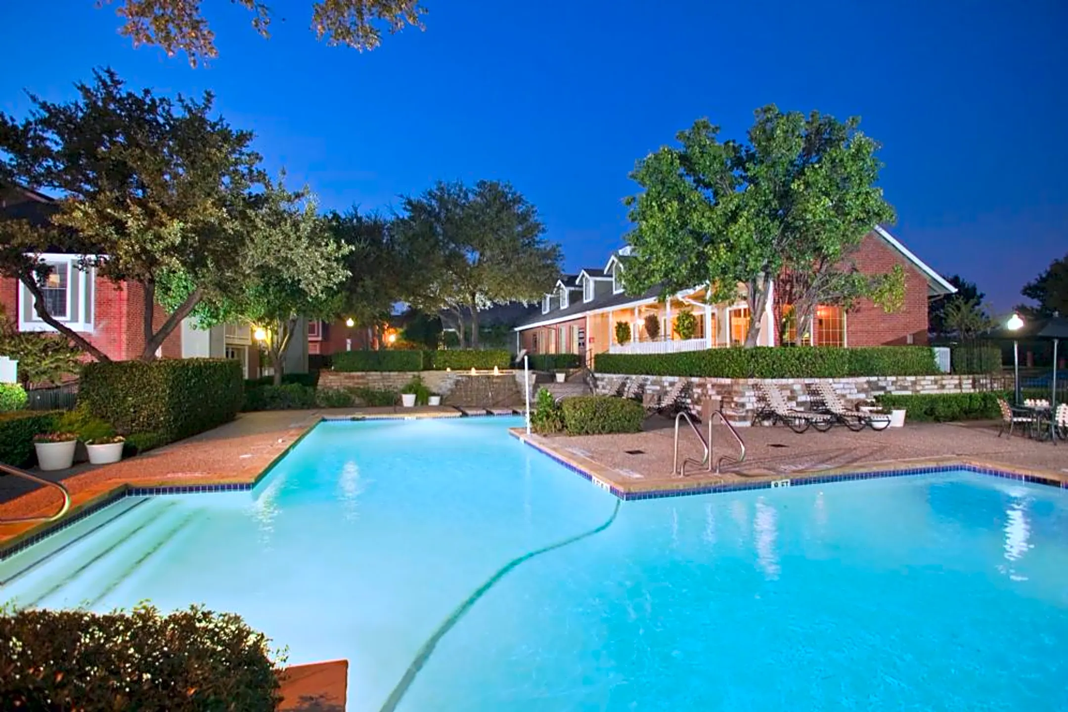 Vistas at Hackberry Creek 2527 W Royal Ln Irving, TX Apartments for