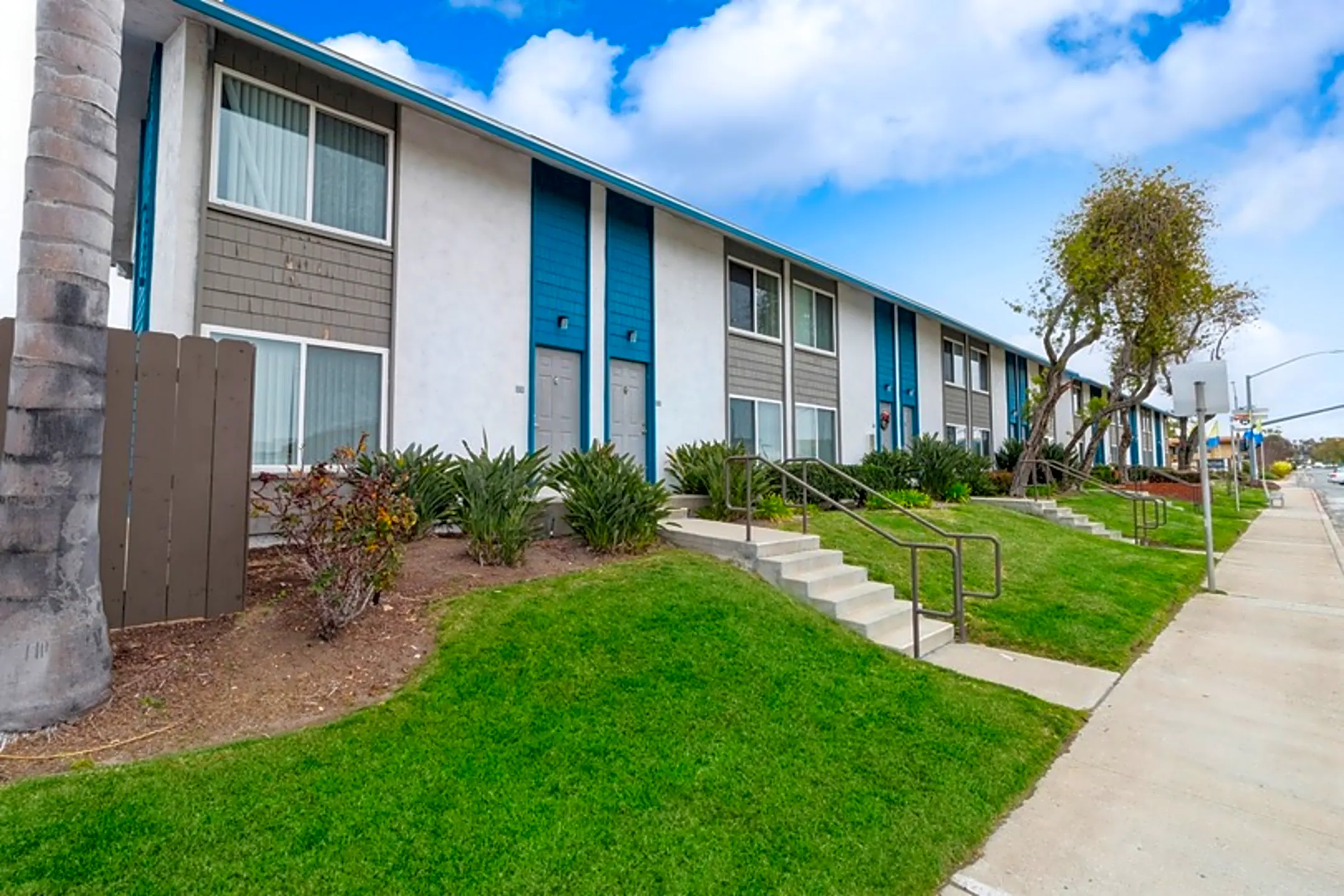 Arrive Clairemont 6363 Beadnell Way San Diego, CA Apartments for