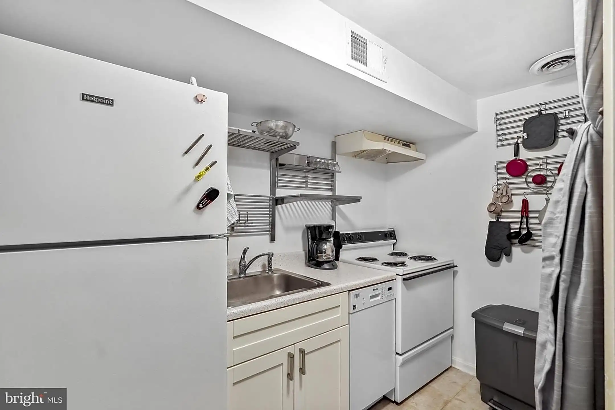 Kitchen - 5227 Connecticut Ave NW #407 - Washington, DC