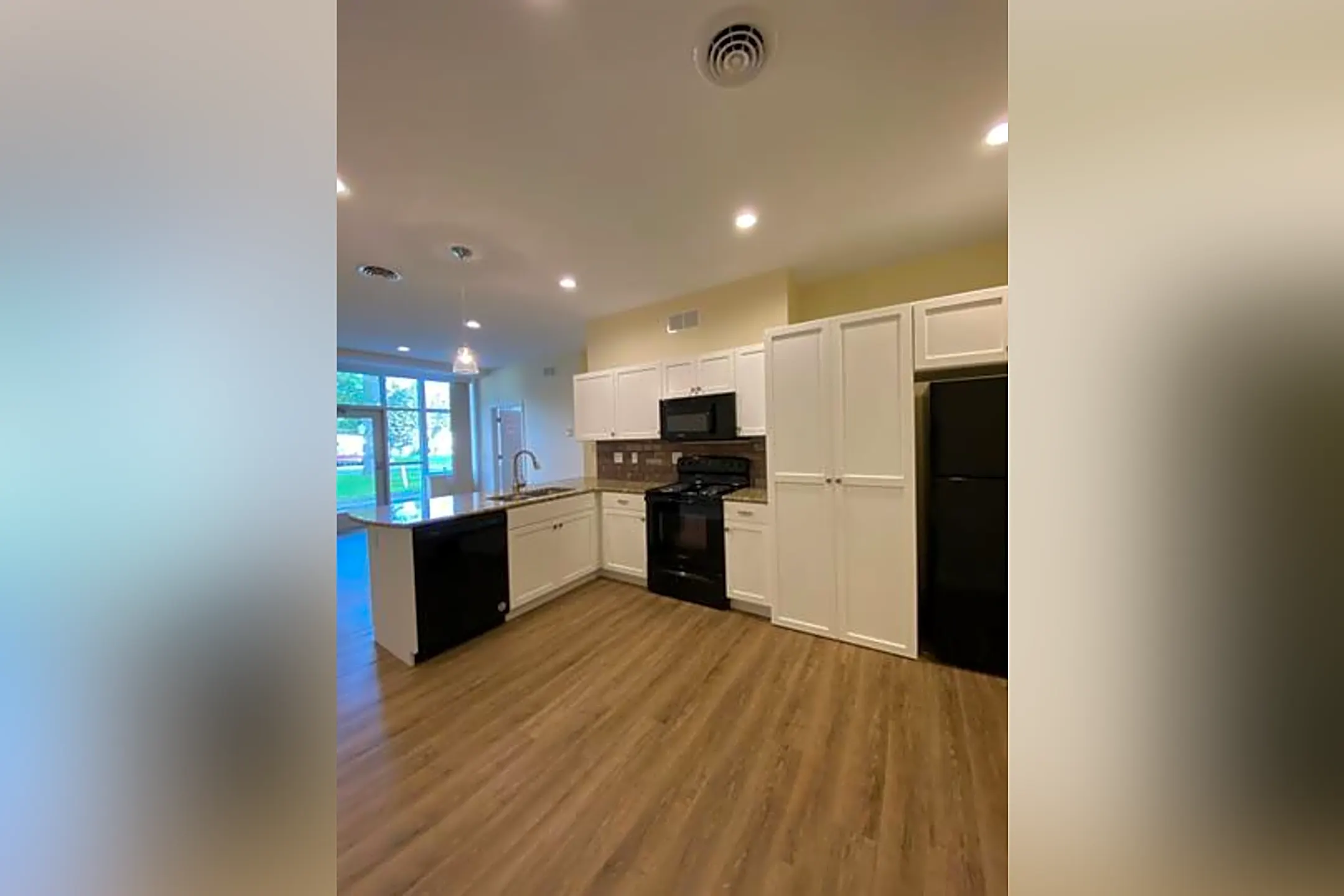 10 Castle St Houses Oneida, NY 13421