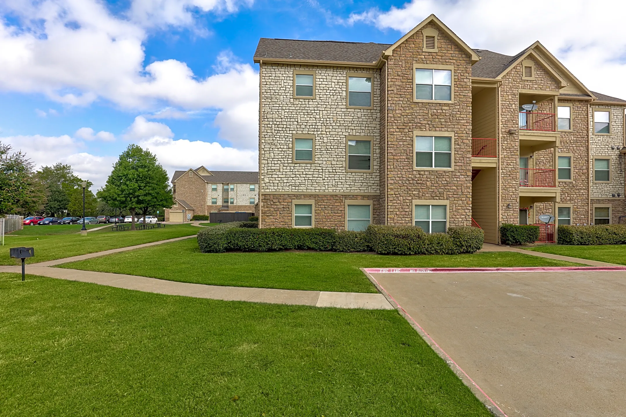 Apartments With Garages In Grand Prairie Tx