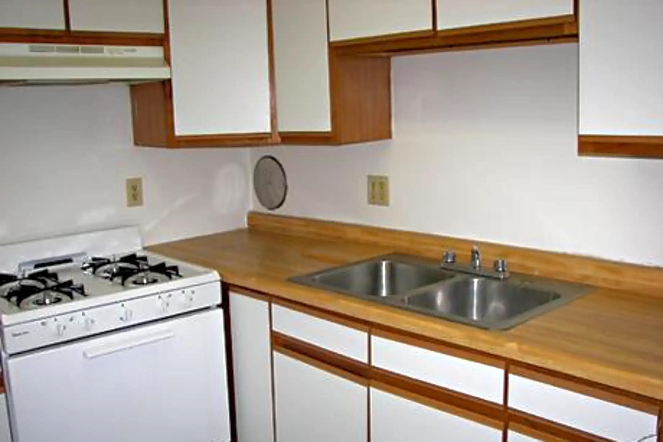 Rivers Edge Apartments 3541 Normandy Ave Rockford, IL Apartments